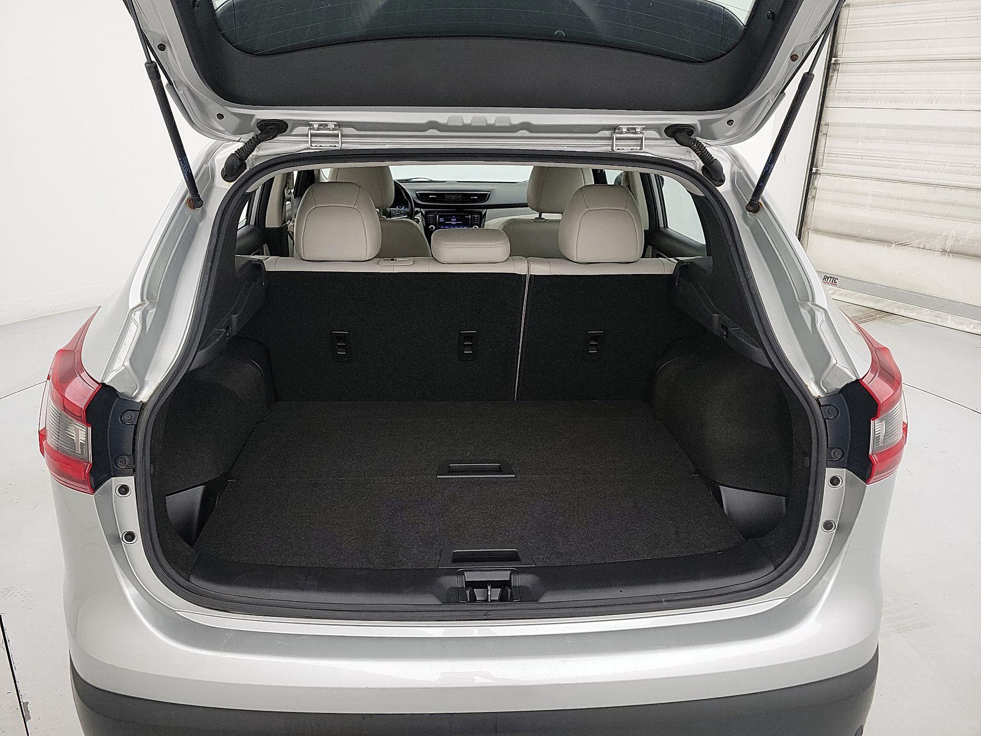 Thumbnail: 2020 Nissan Rogue Sport - 16