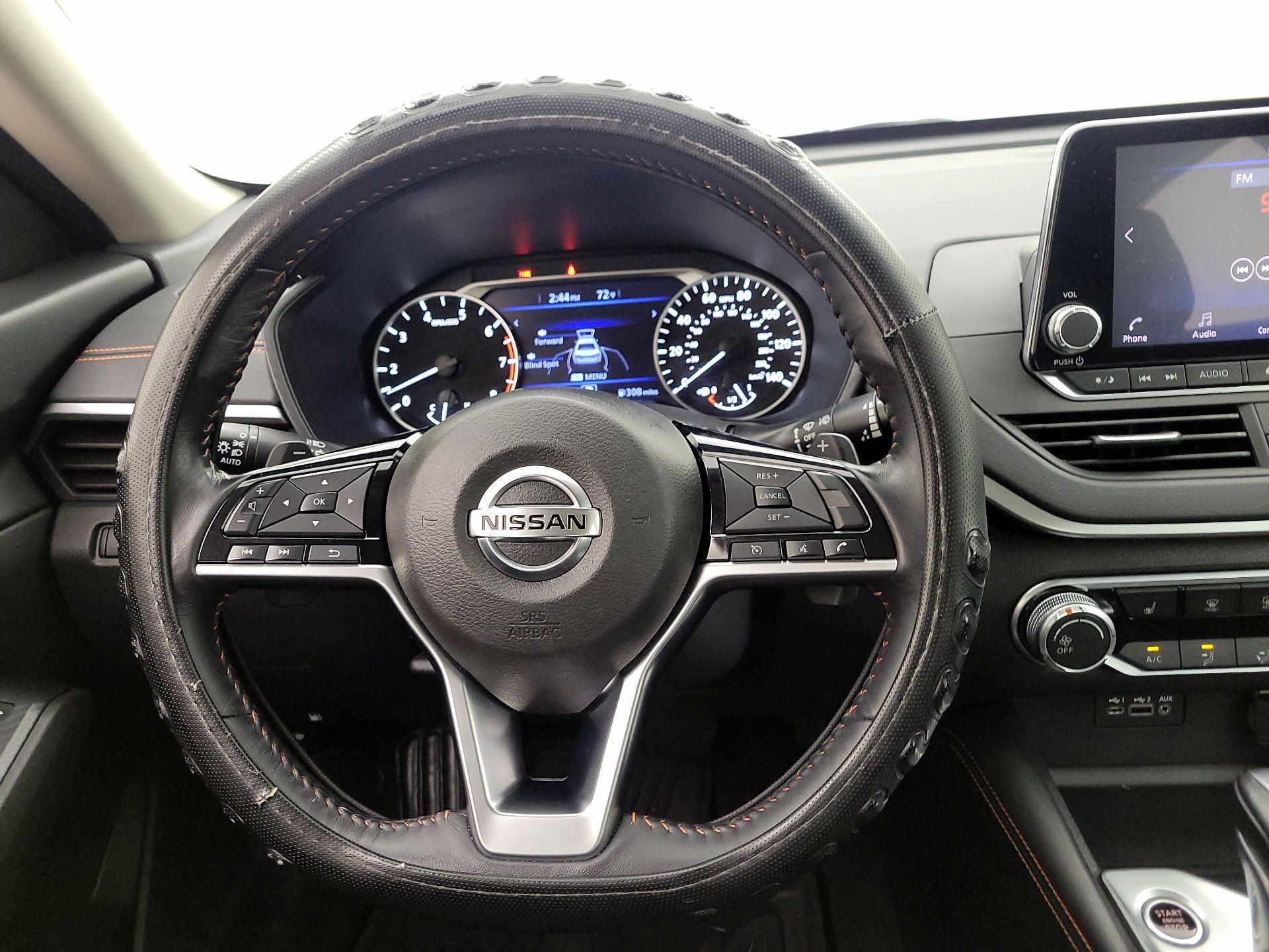 Thumbnail: 2019 Nissan Altima - 10