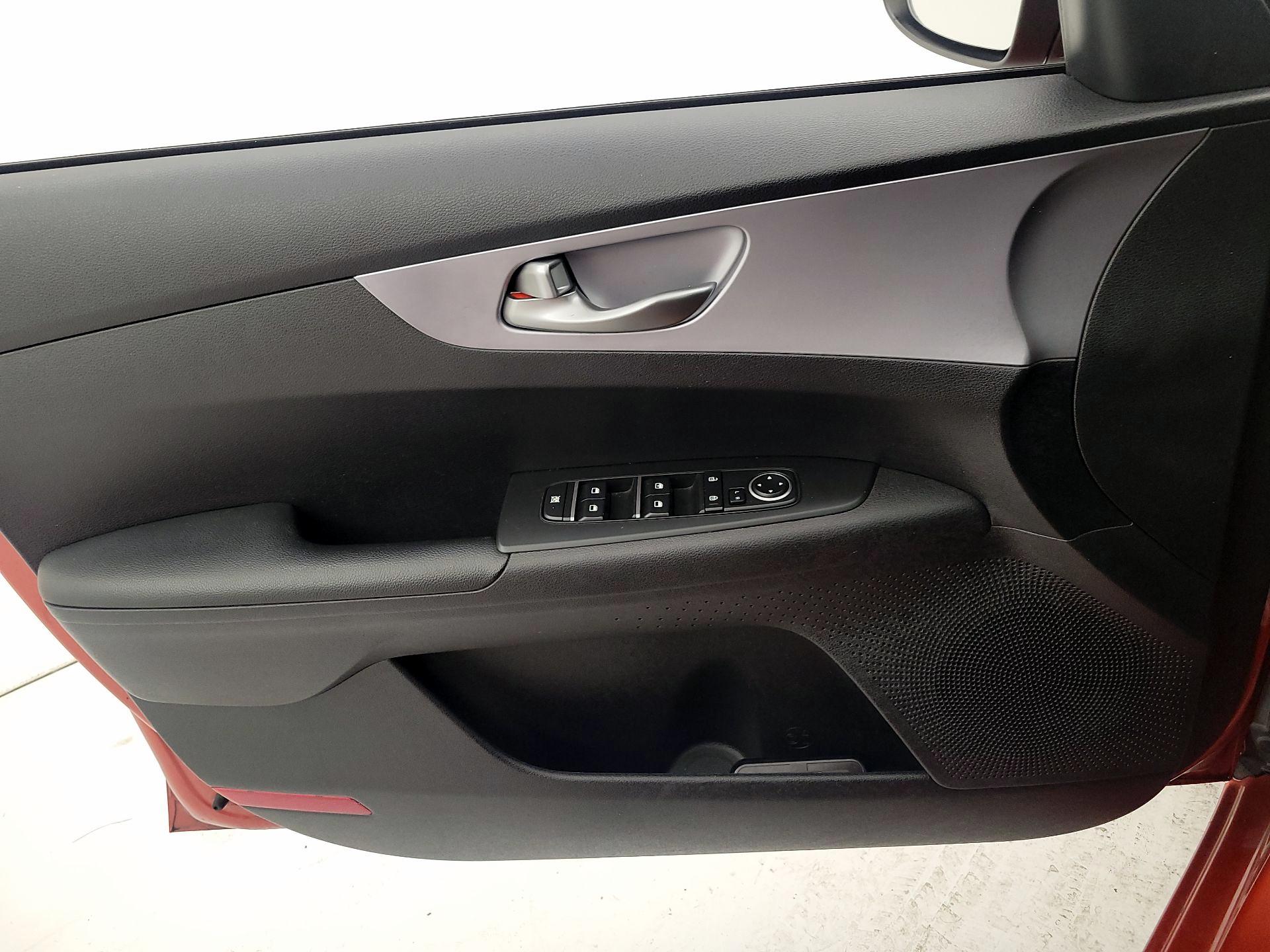 Thumbnail: 2022 Kia Forte - 12
