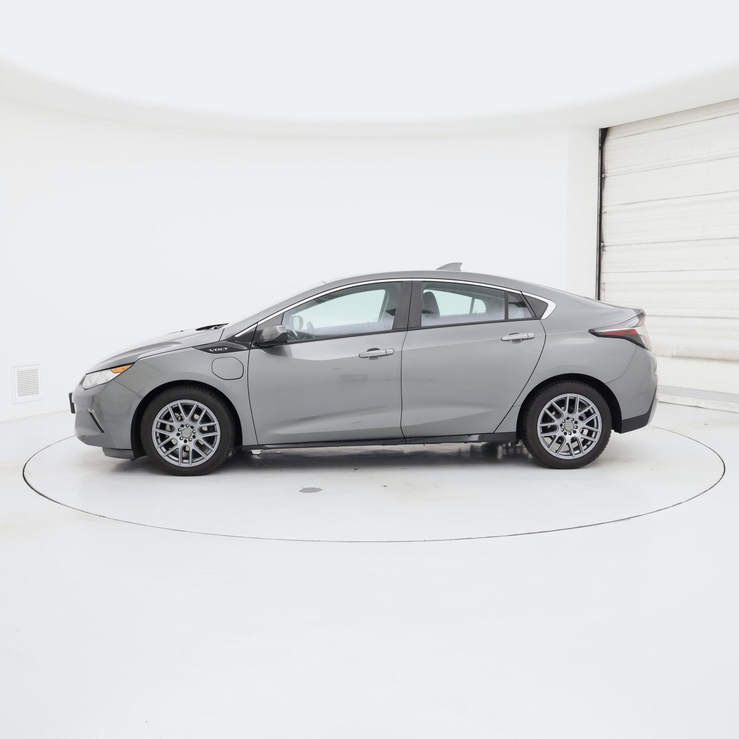 Thumbnail: 2017 Chevrolet Volt - 3