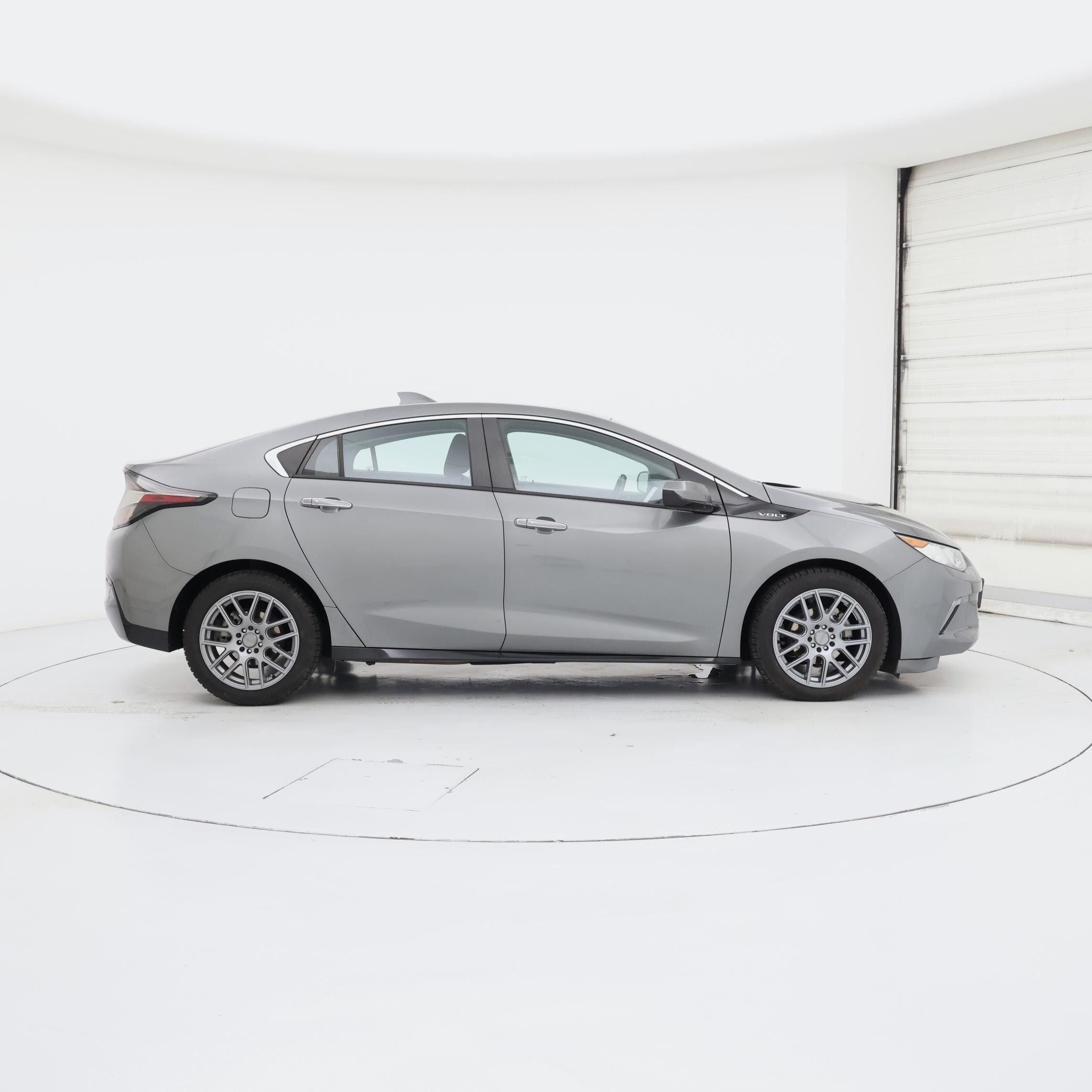 Thumbnail: 2017 Chevrolet Volt - 7