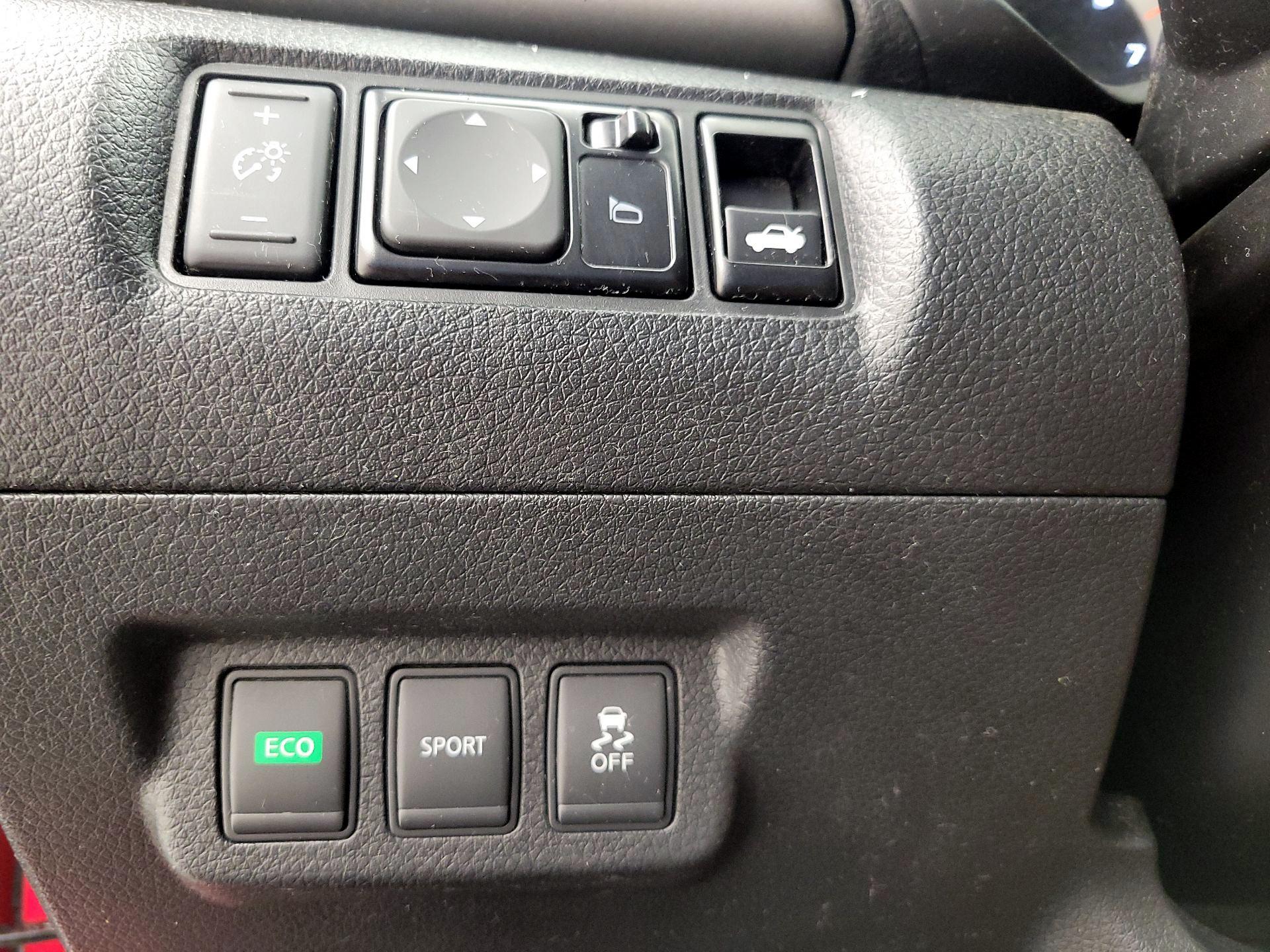 Thumbnail: 2015 Nissan Sentra - 13