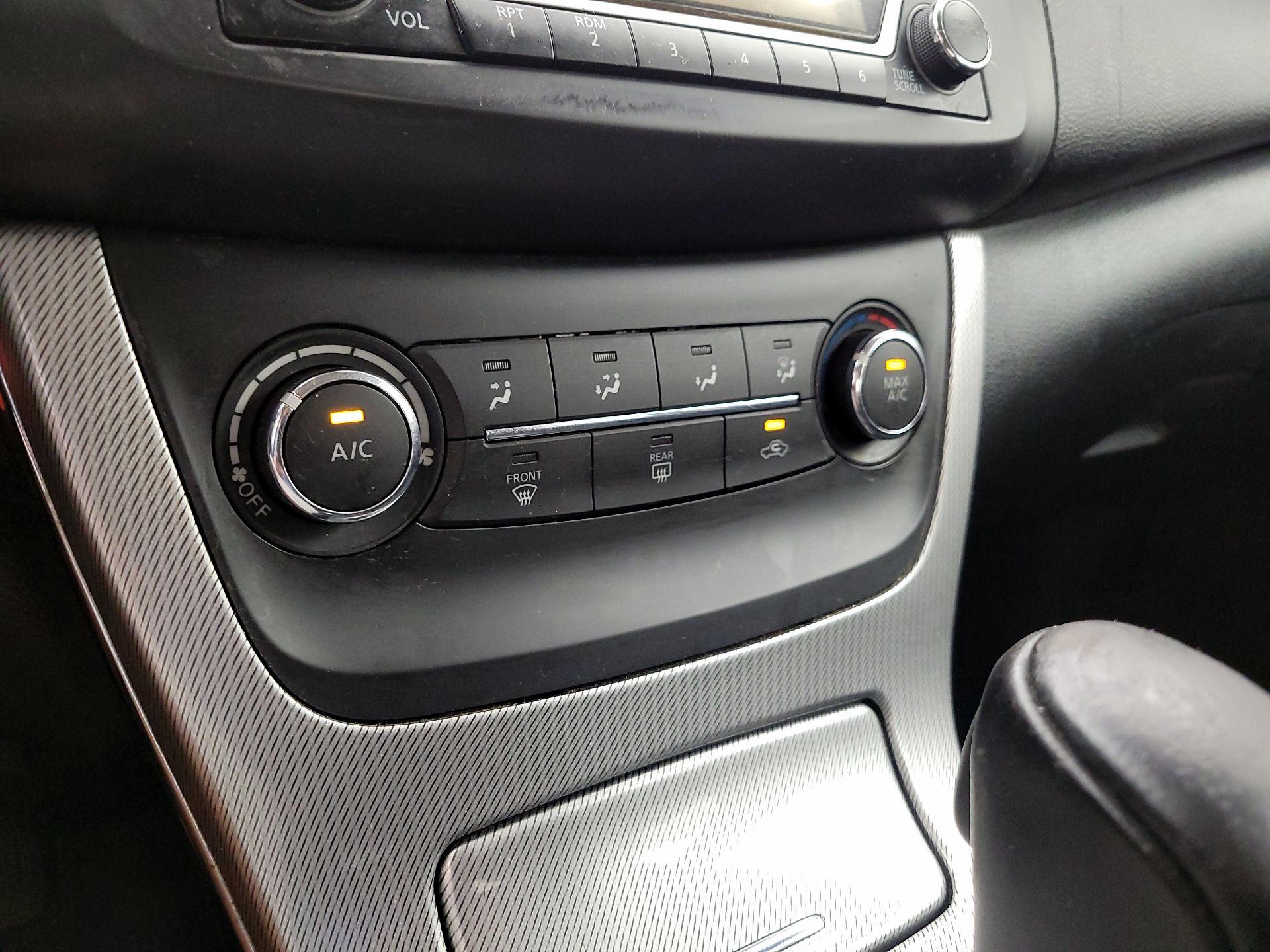 Thumbnail: 2015 Nissan Sentra - 16