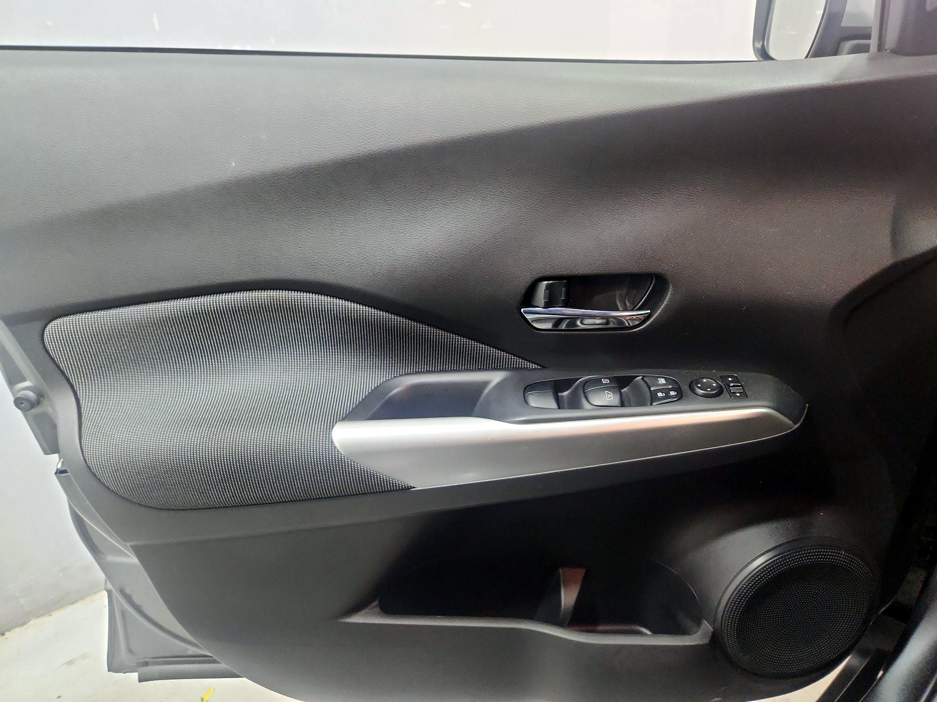 Thumbnail: 2020 Nissan Kicks - 12
