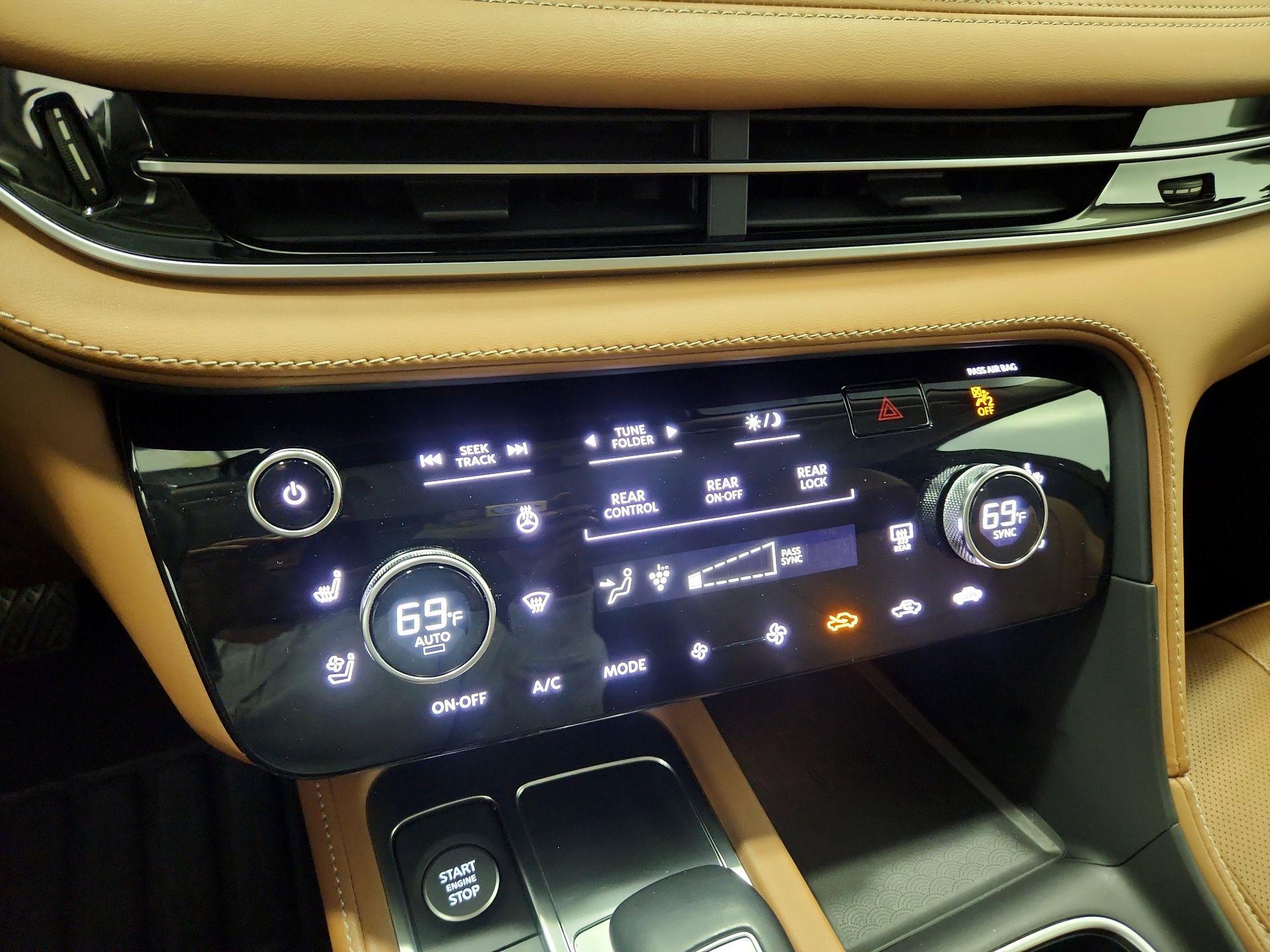 Thumbnail: 2023 INFINITI QX60 - 16