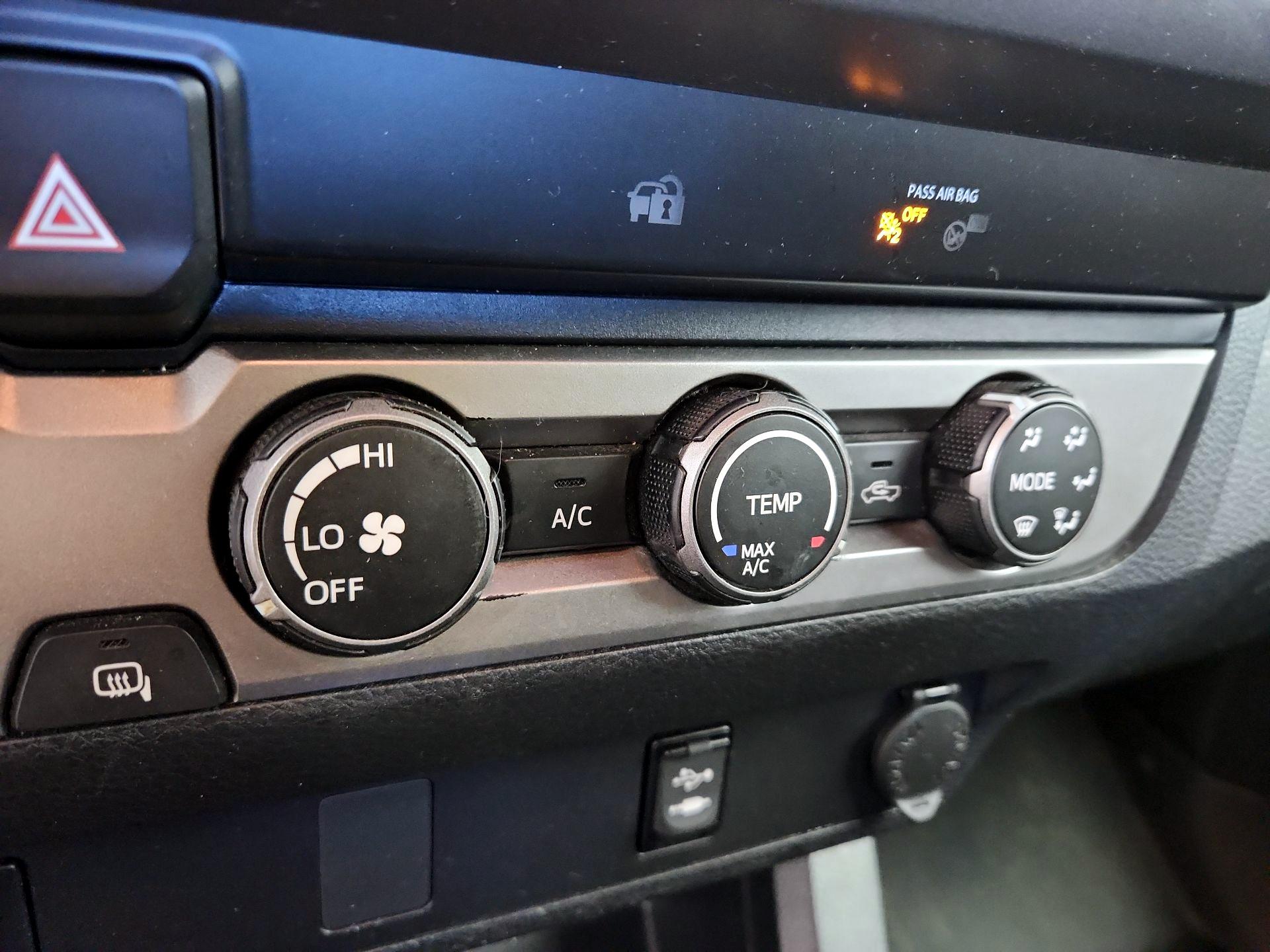 Thumbnail: 2019 Toyota Tacoma - 16