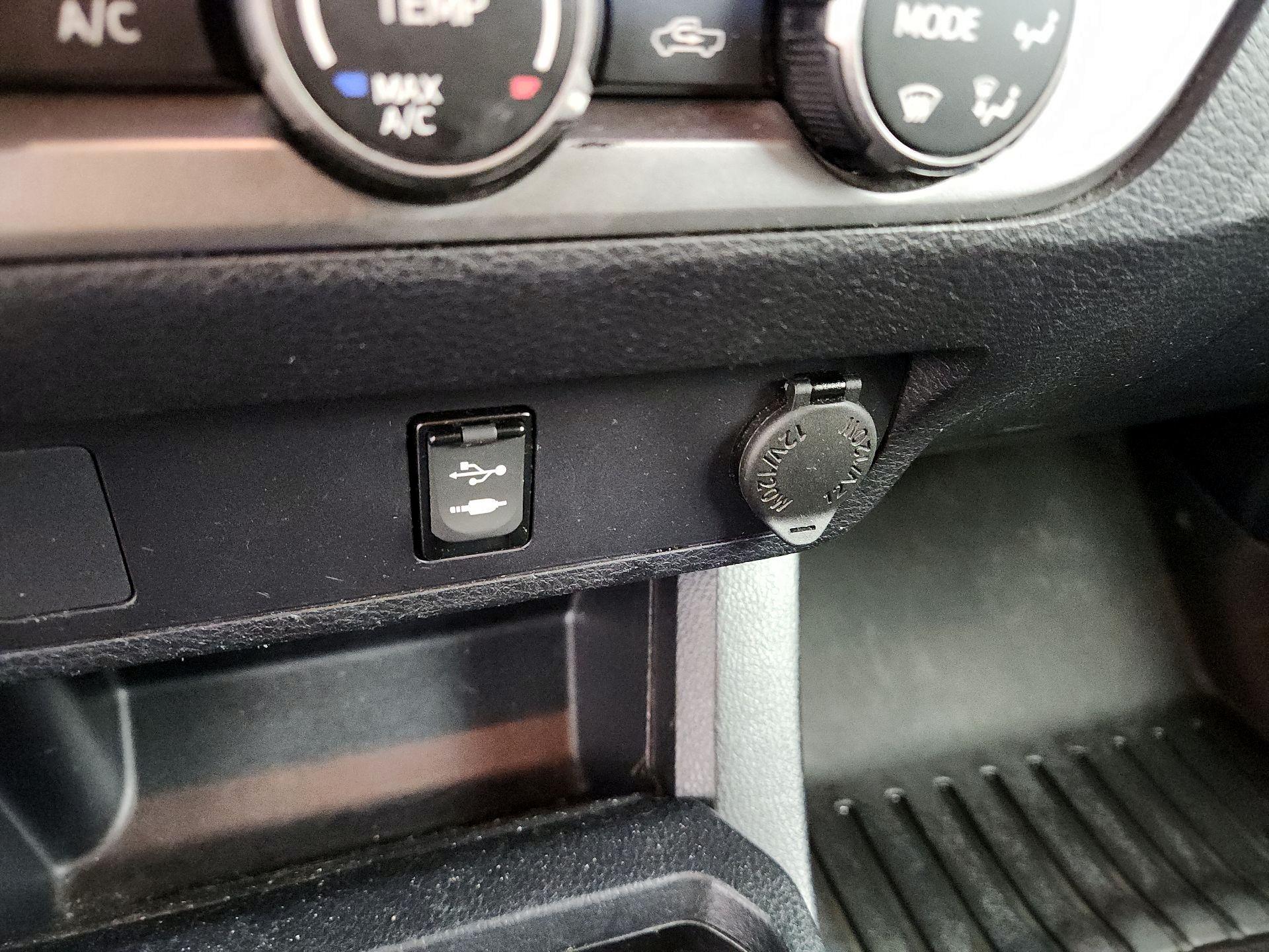 Thumbnail: 2019 Toyota Tacoma - 18