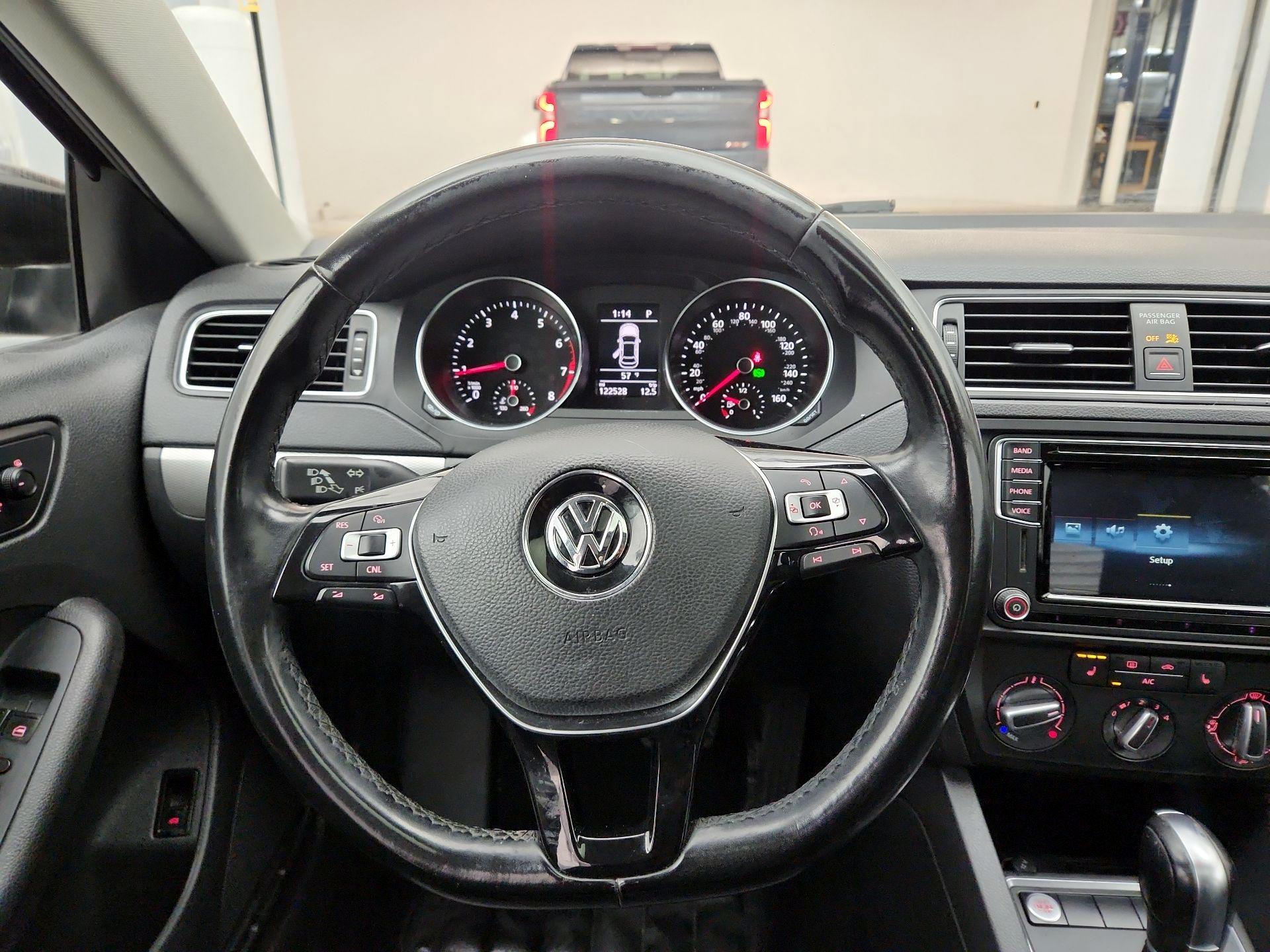 Thumbnail: 2017 Volkswagen Jetta - 10