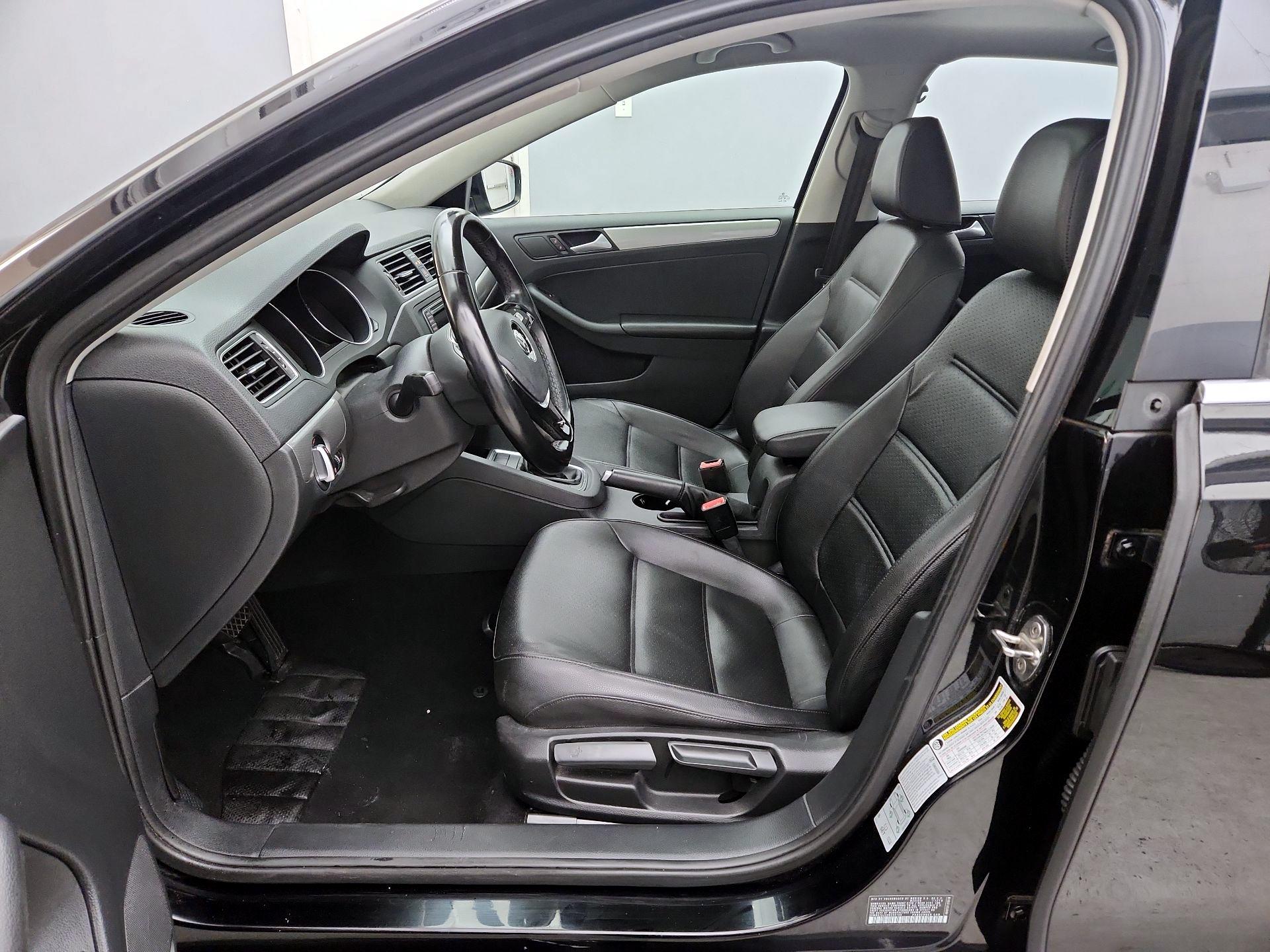 Thumbnail: 2017 Volkswagen Jetta - 11