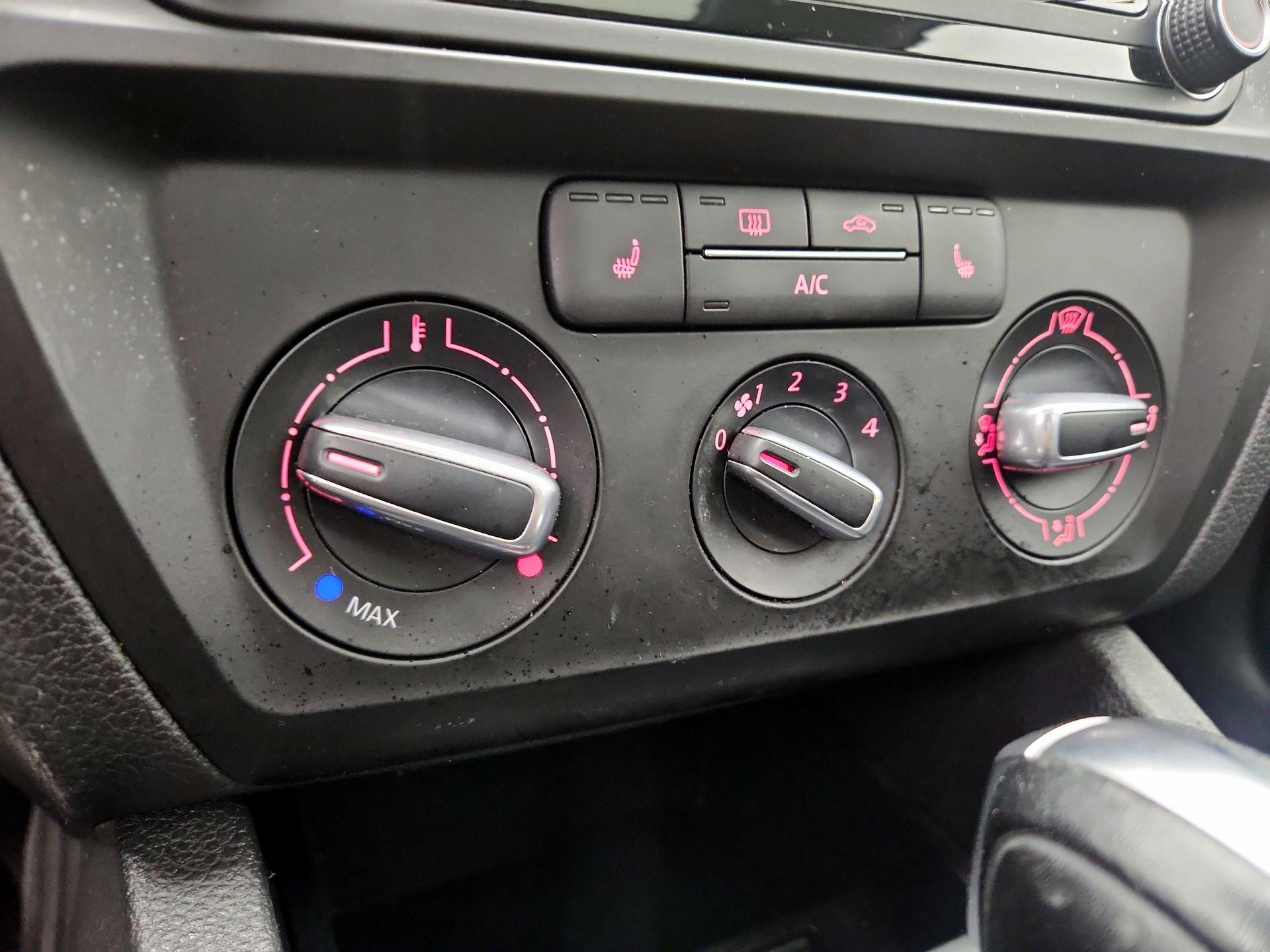 Thumbnail: 2017 Volkswagen Jetta - 16