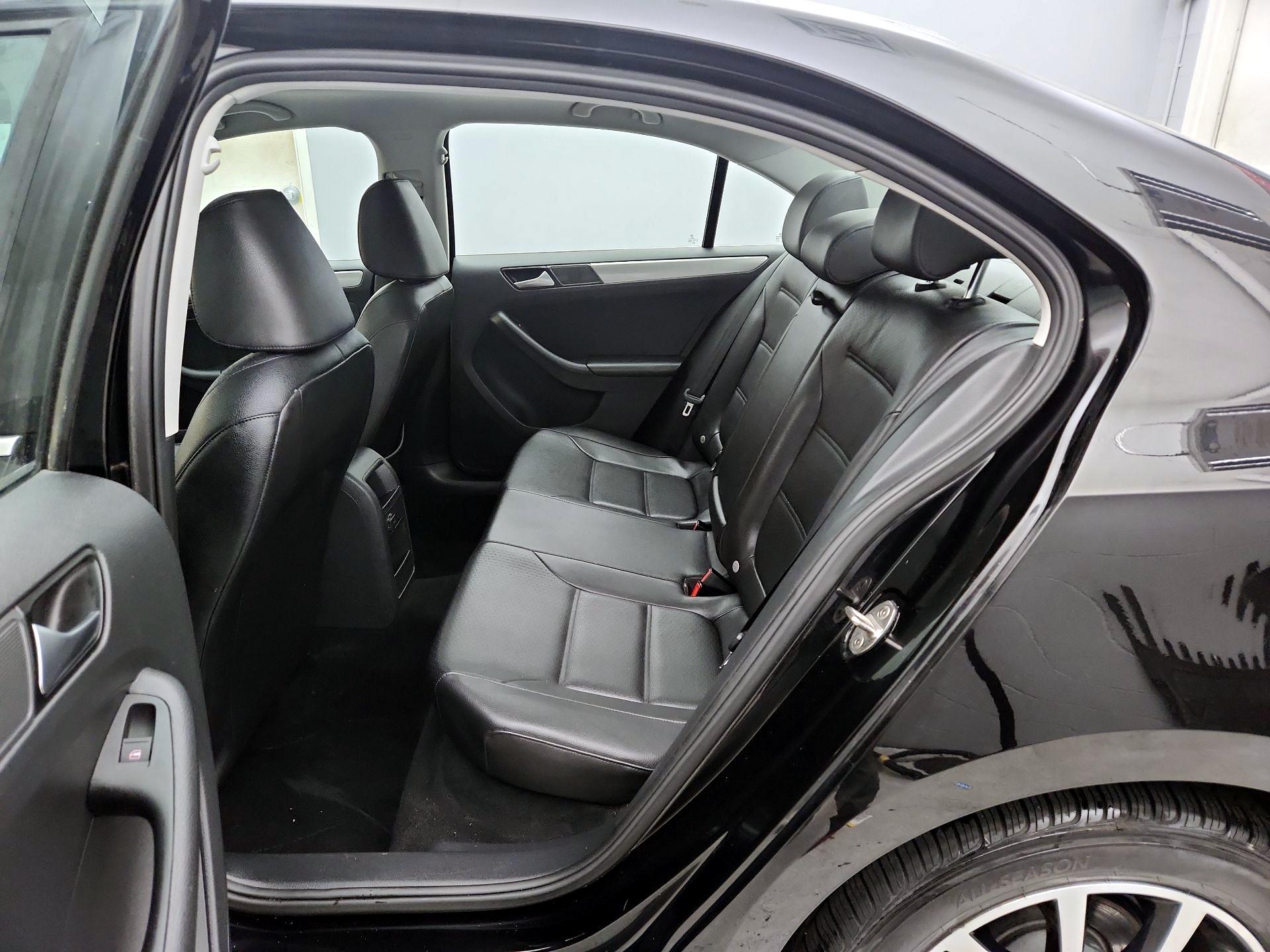 Thumbnail: 2017 Volkswagen Jetta - 19