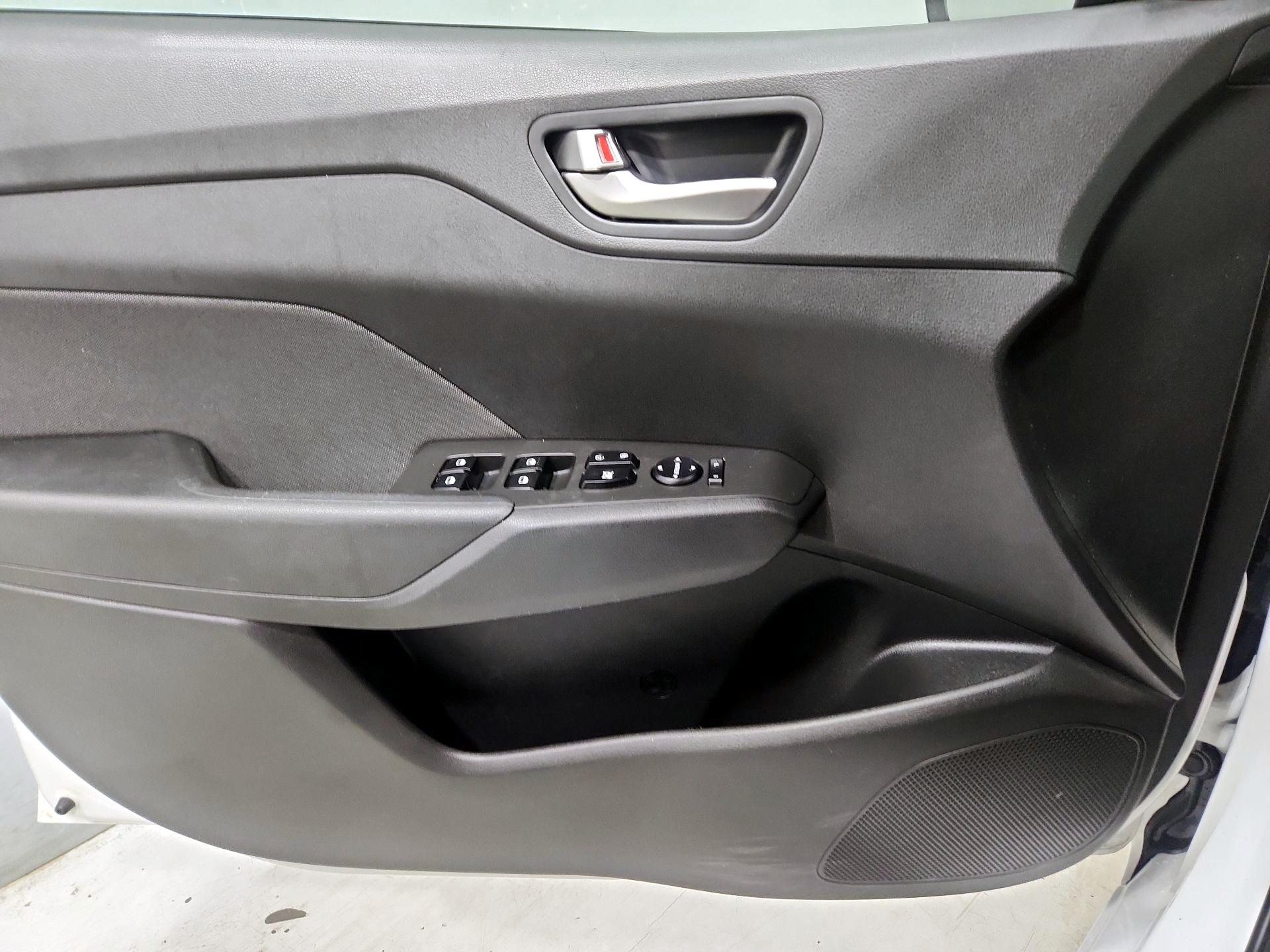 Thumbnail: 2022 Hyundai Accent - 12