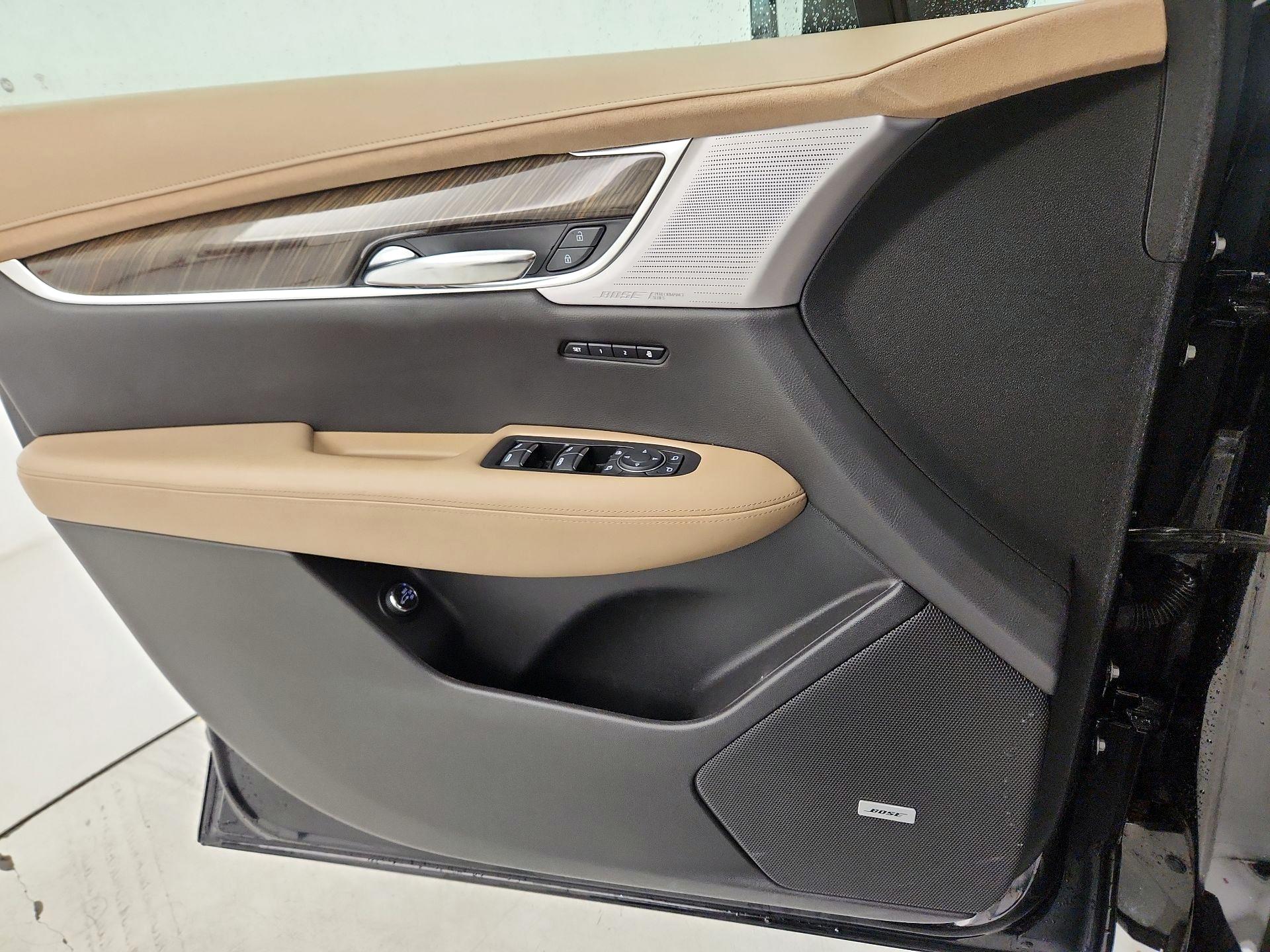 Thumbnail: 2020 Cadillac XT6 - 12