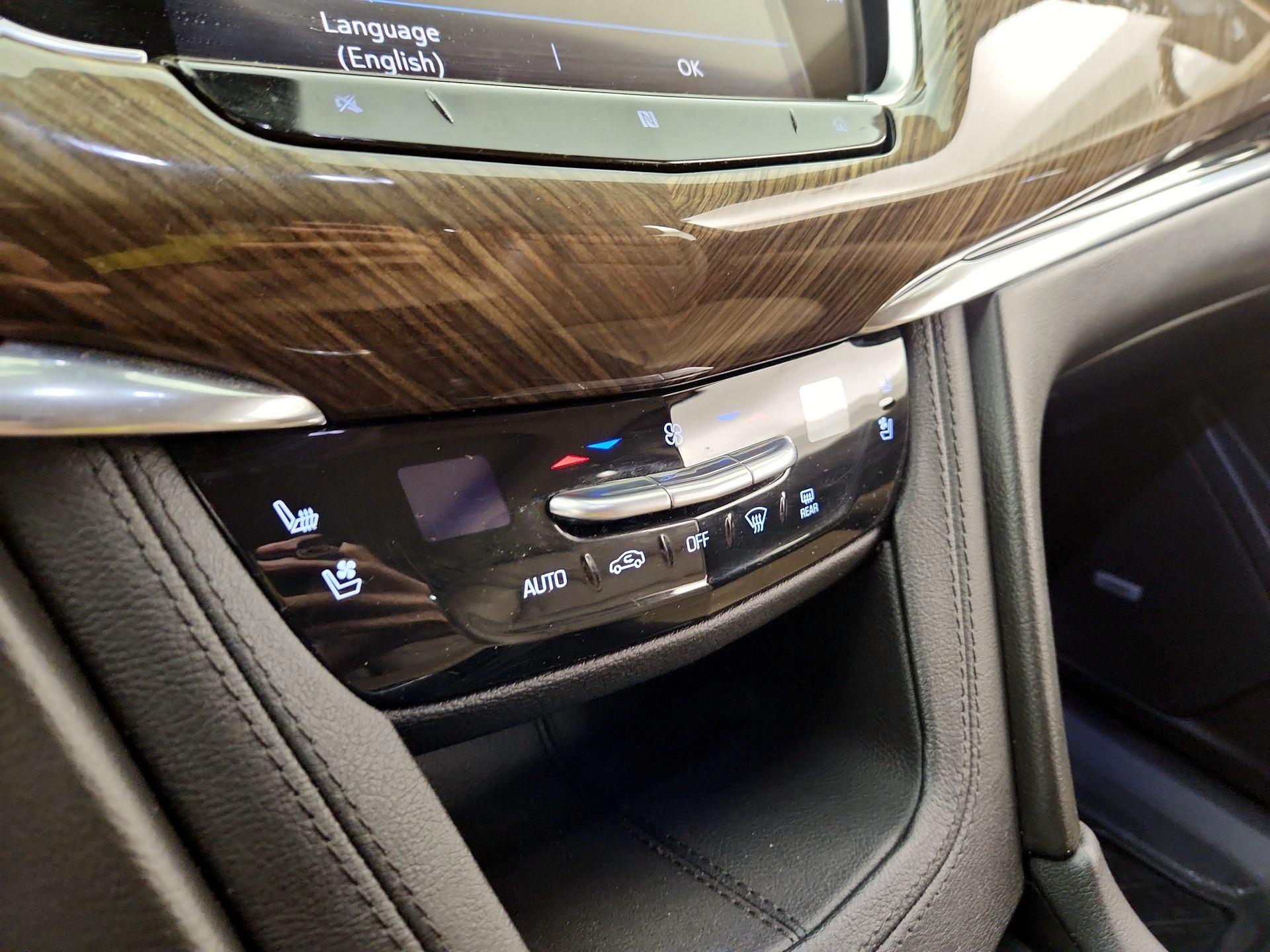 Thumbnail: 2020 Cadillac XT6 - 17