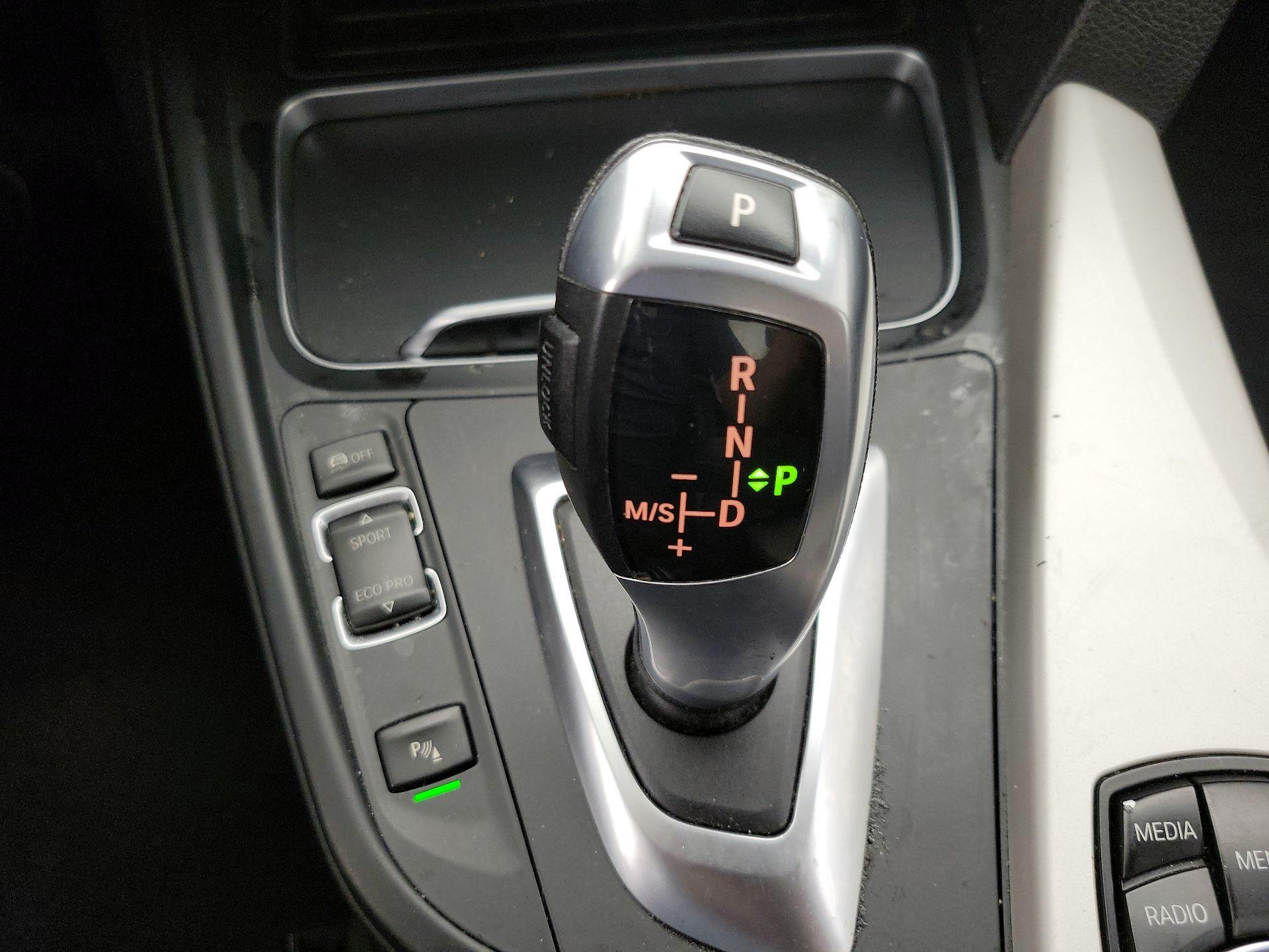 Thumbnail: 2016 BMW 3 Series - 17