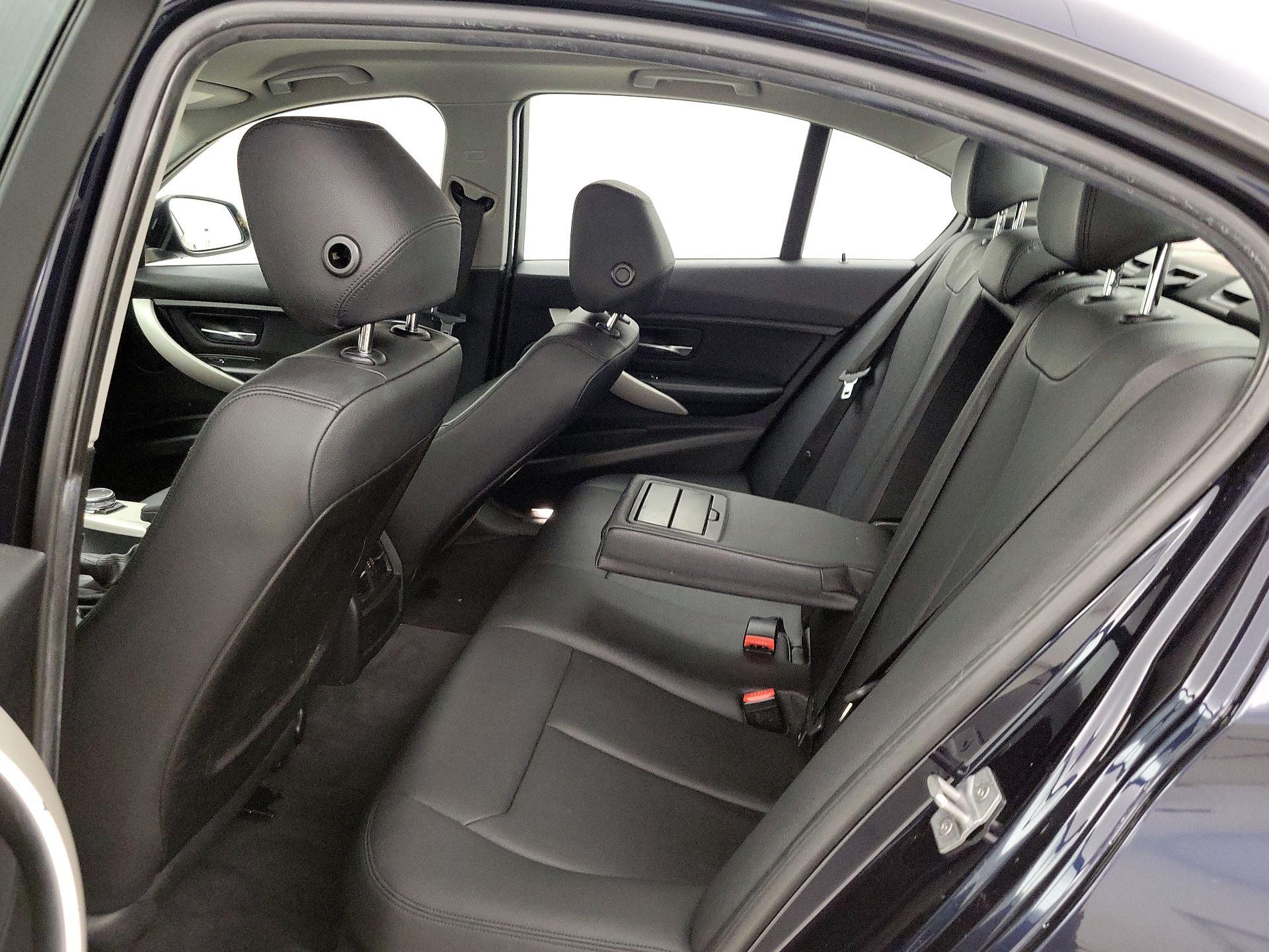 Thumbnail: 2016 BMW 3 Series - 18