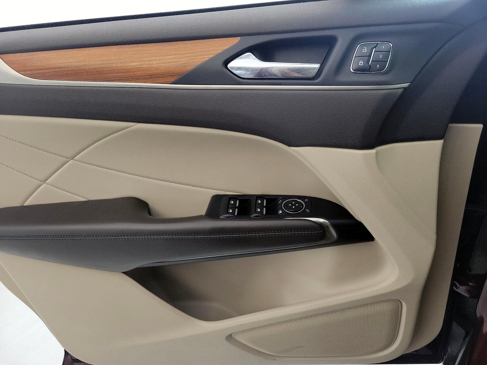 Thumbnail: 2017 Lincoln MKC - 12