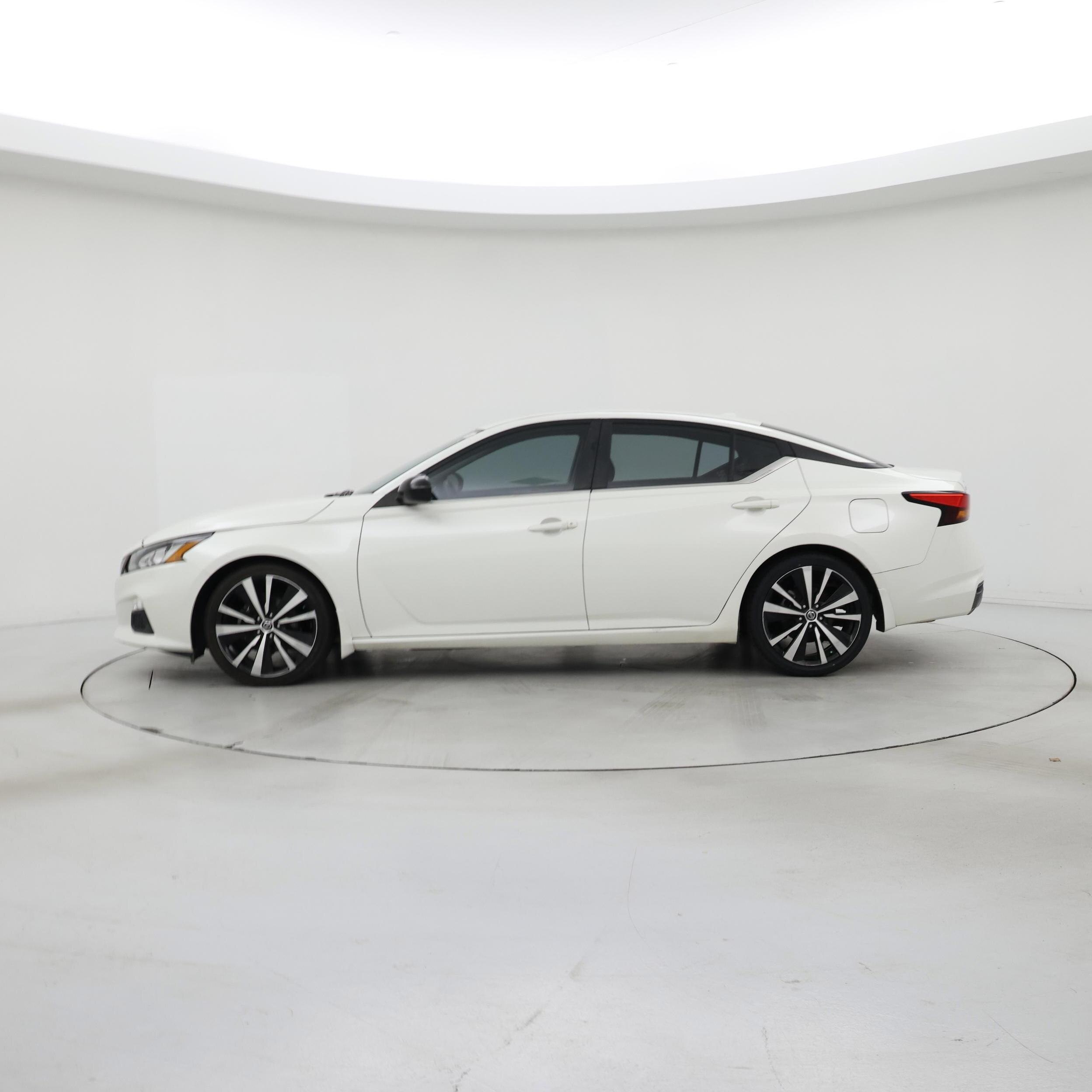 Thumbnail: 2020 Nissan Altima - 3