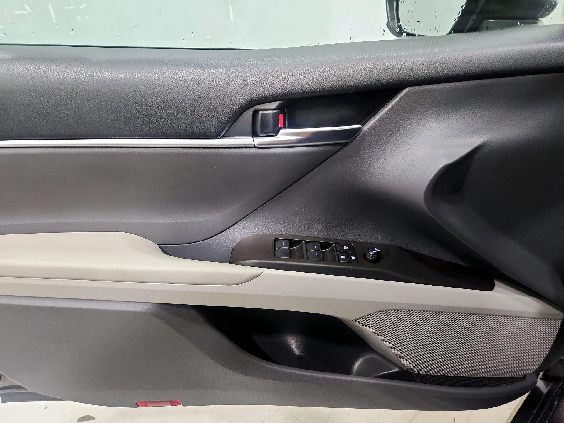 Thumbnail: 2022 Toyota Camry - 12