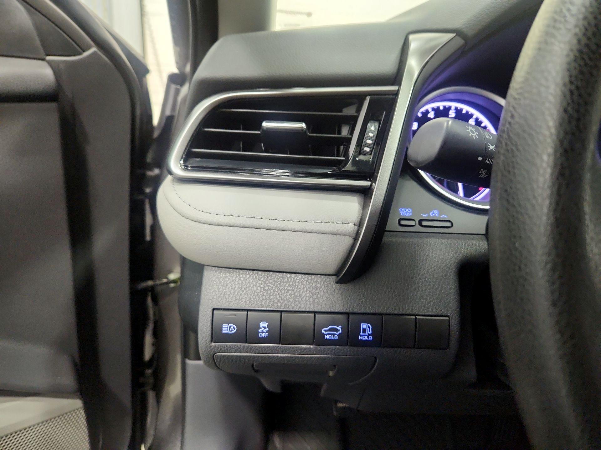 Thumbnail: 2022 Toyota Camry - 13