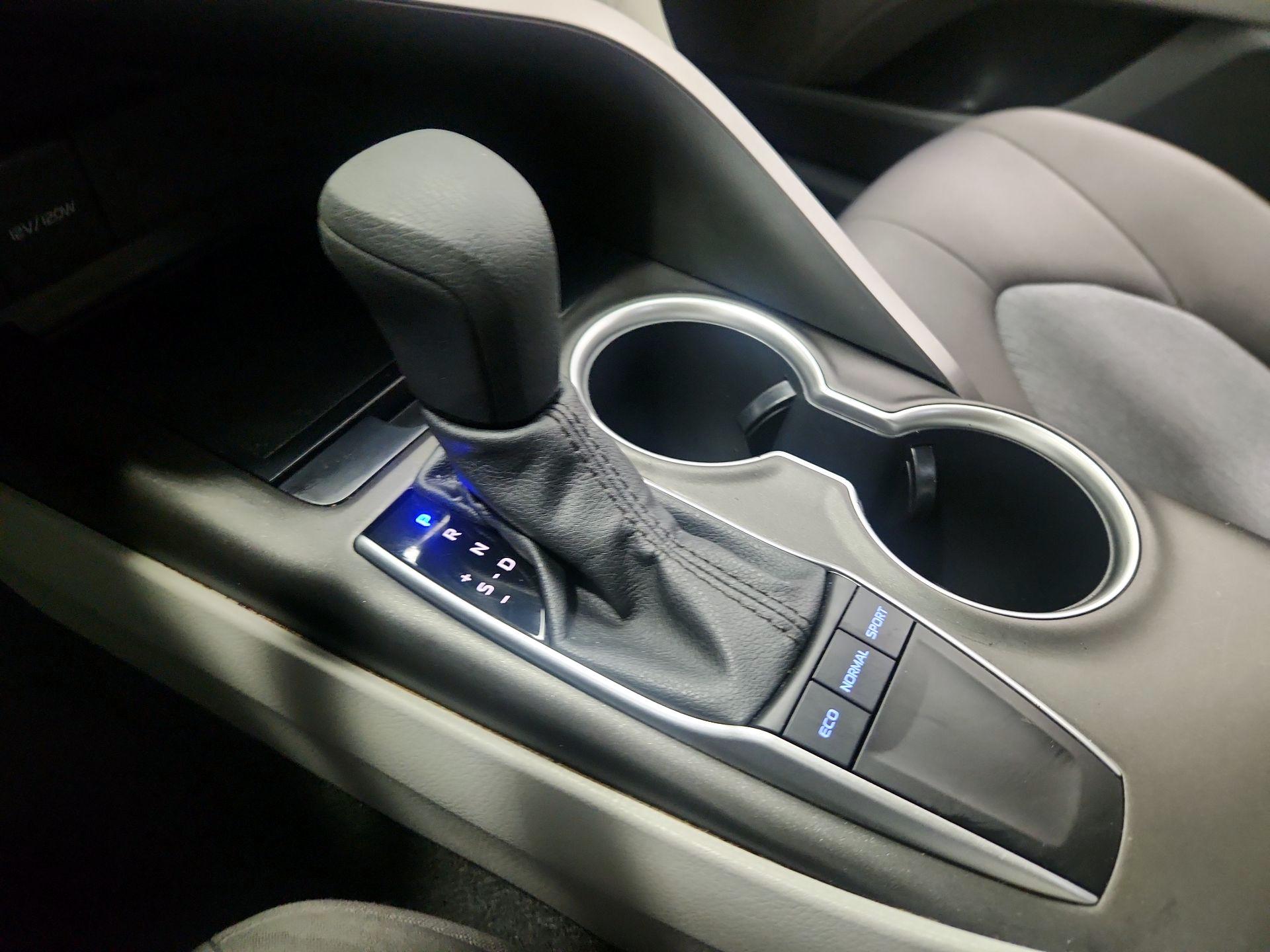 Thumbnail: 2022 Toyota Camry - 17