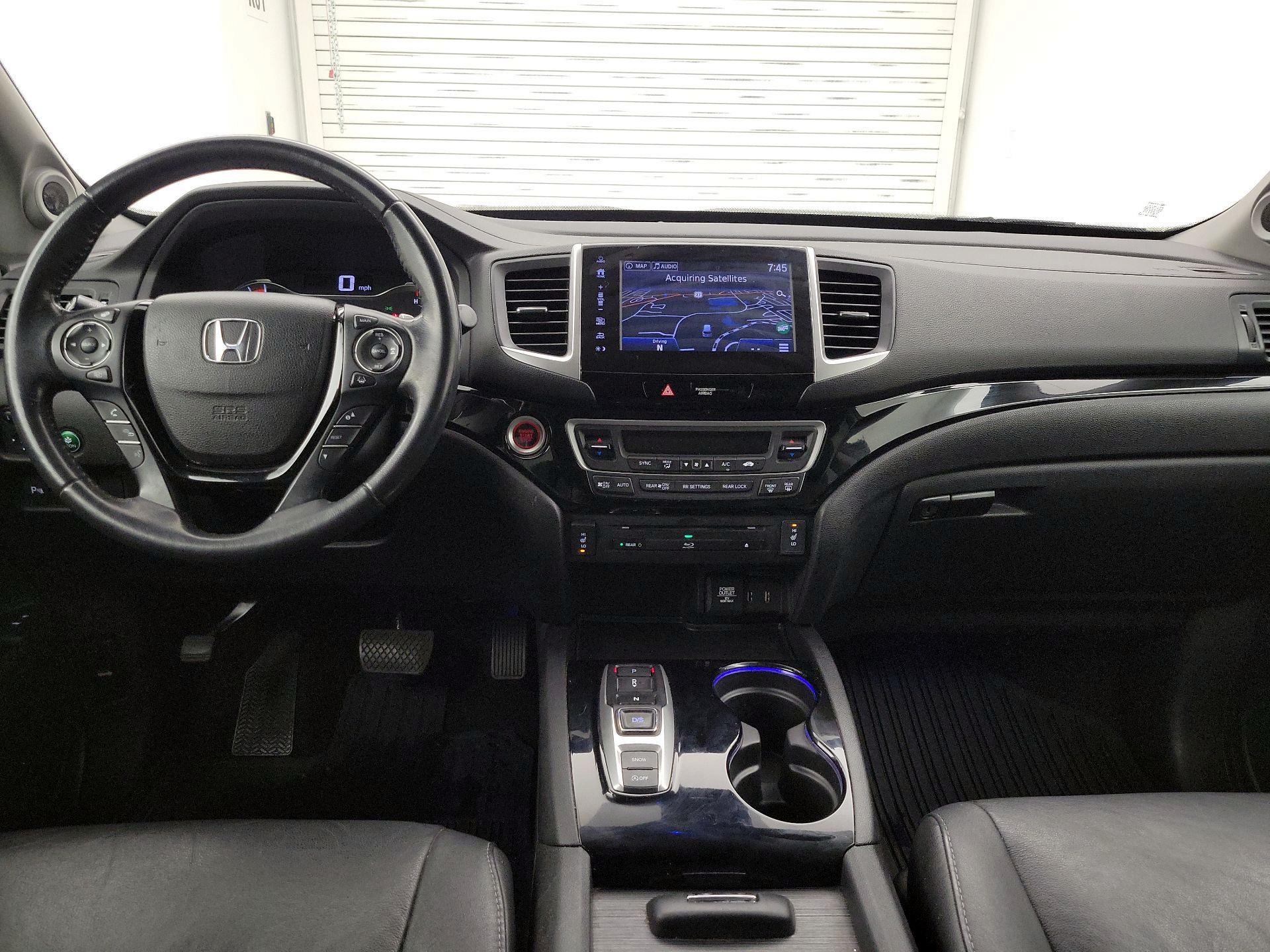 Thumbnail: 2017 Honda Pilot - 9