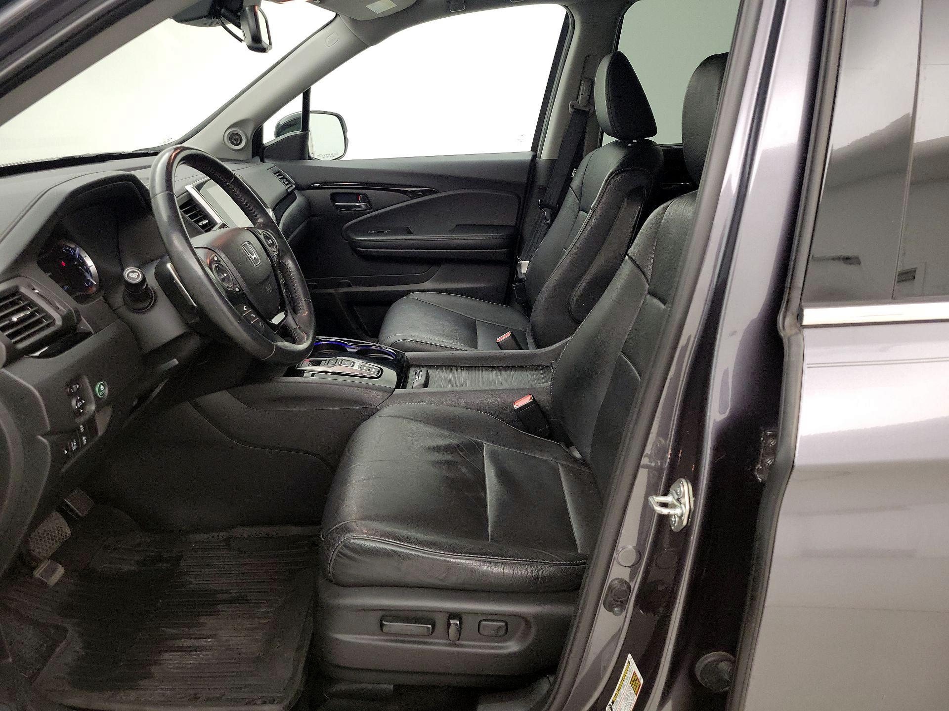 Thumbnail: 2017 Honda Pilot - 11