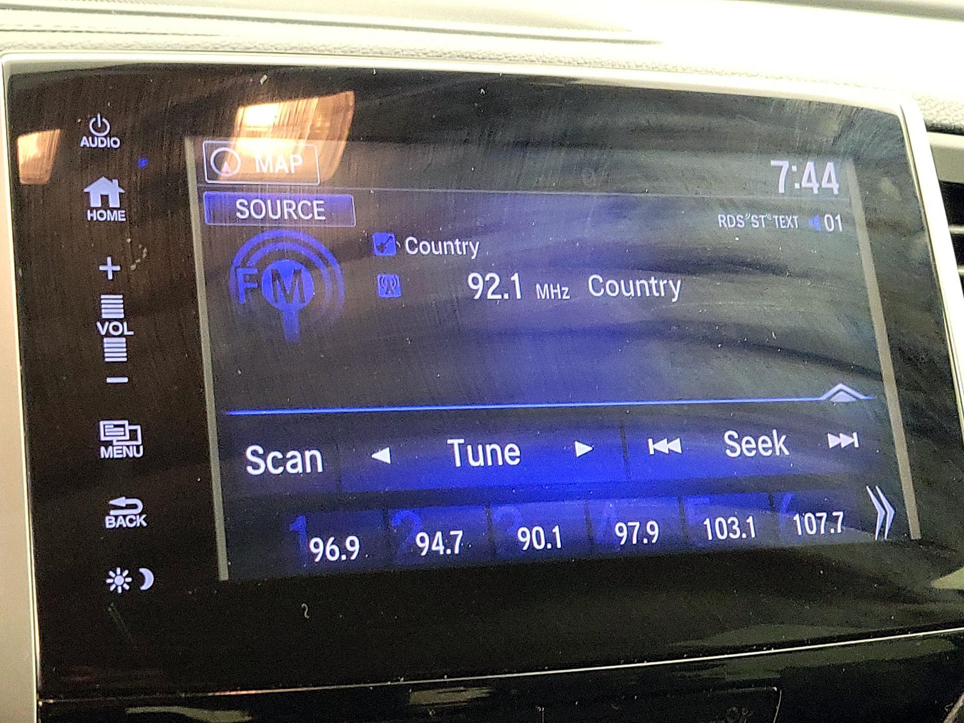 Thumbnail: 2017 Honda Pilot - 16