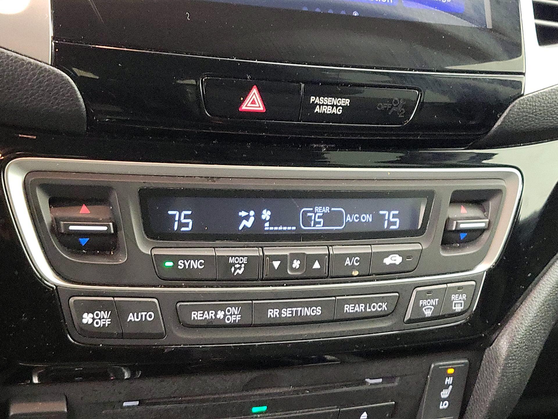 Thumbnail: 2017 Honda Pilot - 17