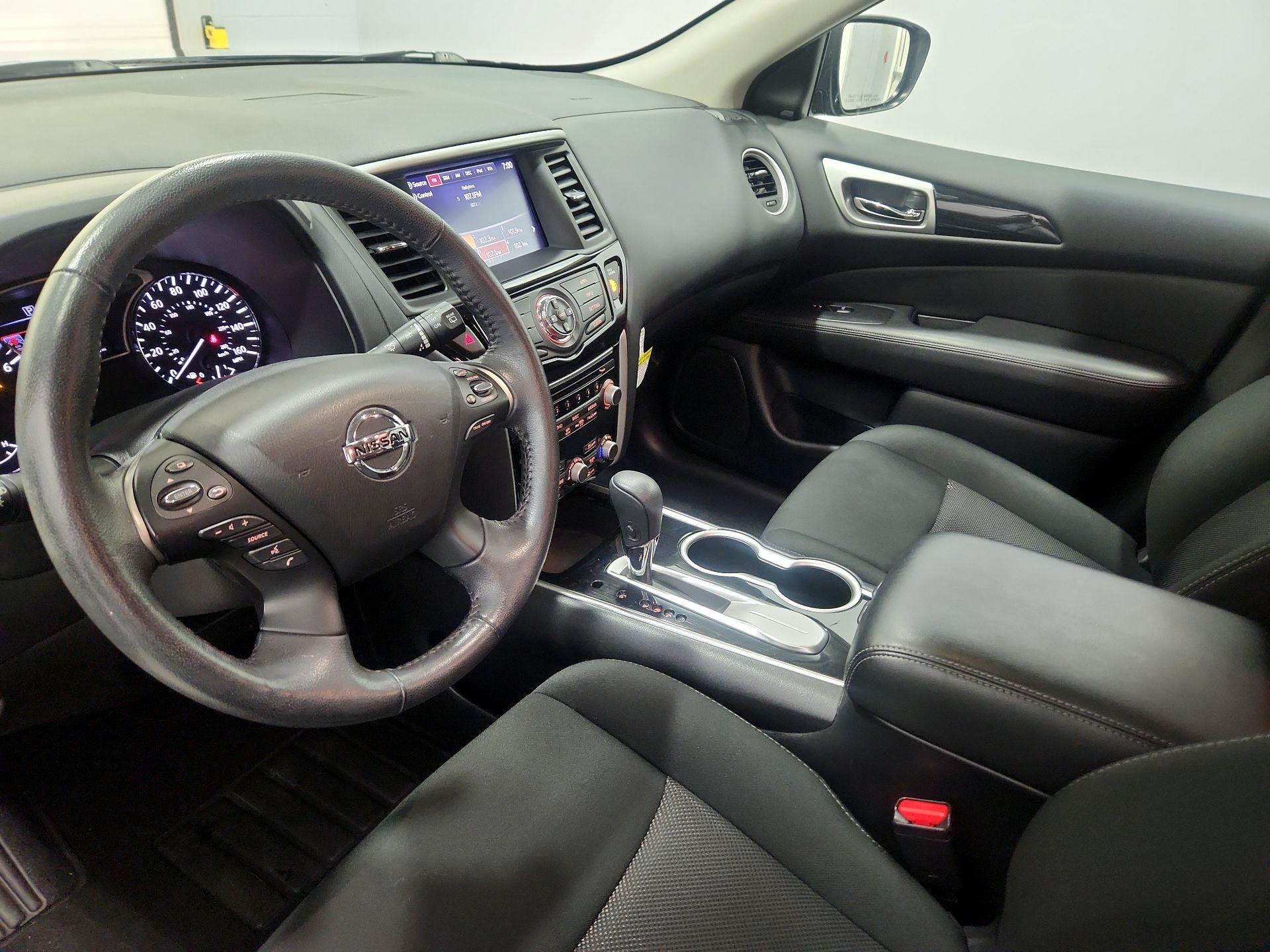 Thumbnail: 2020 Nissan Pathfinder - 11