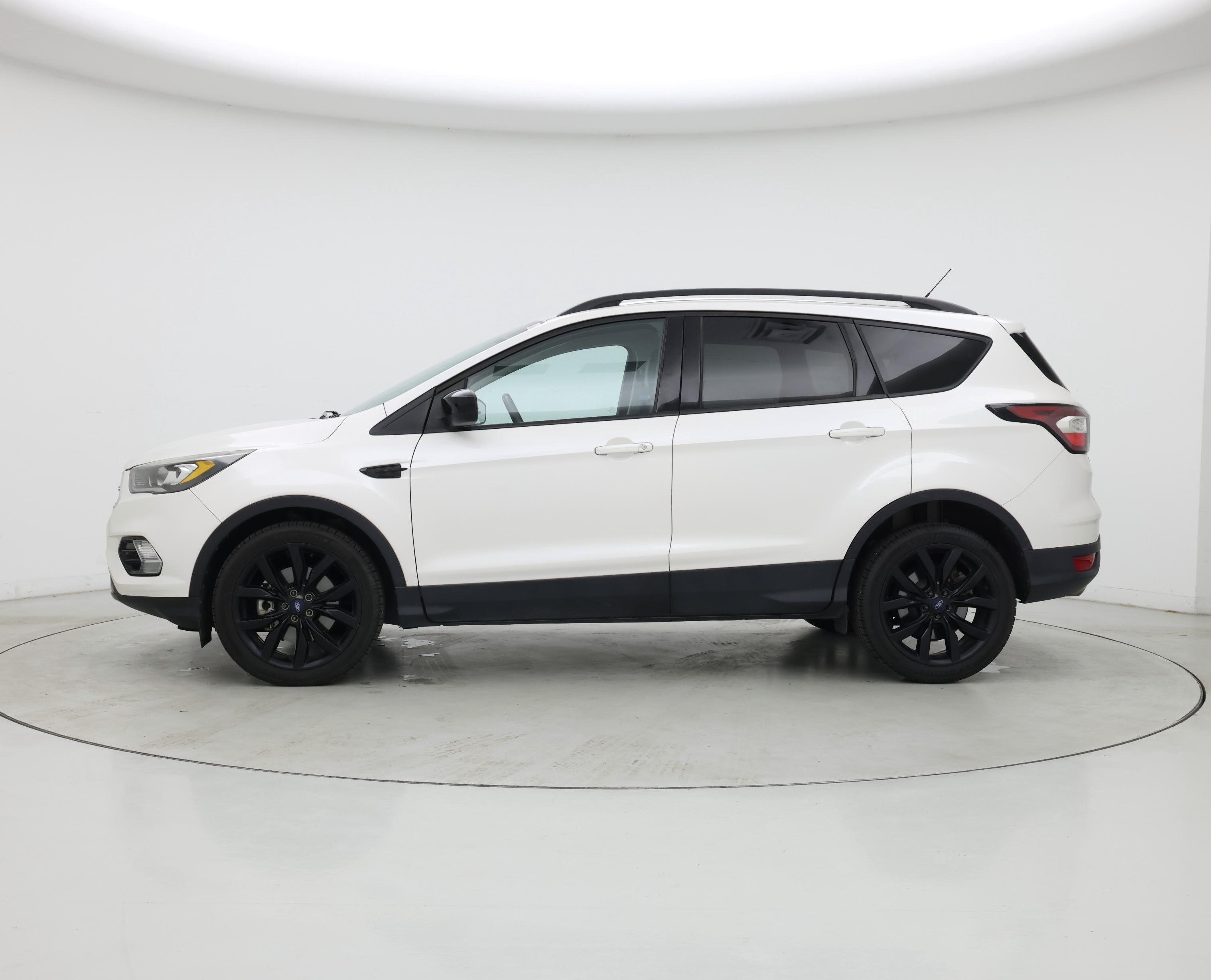 Thumbnail: 2017 Ford Escape - 3