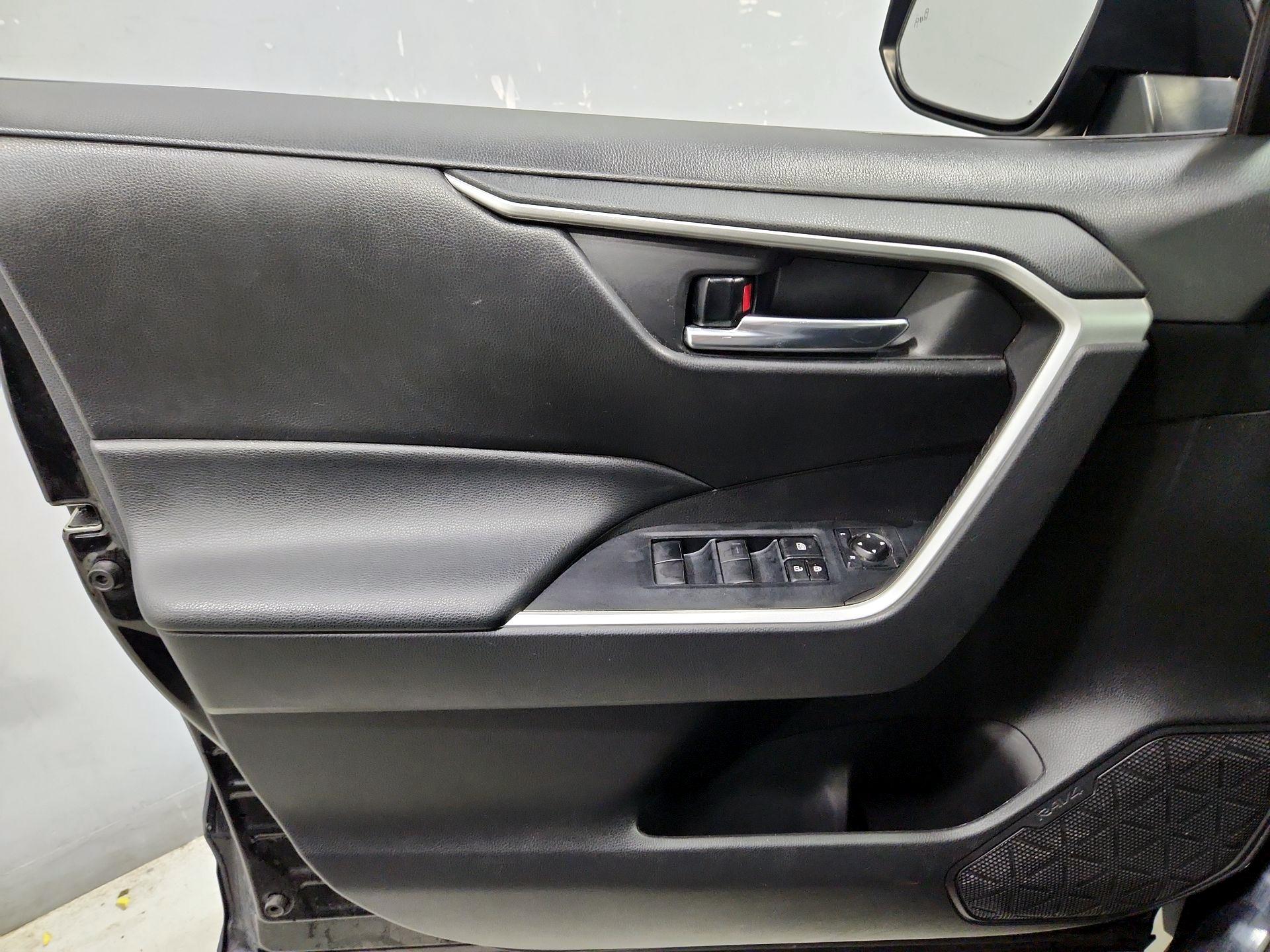 Thumbnail: 2021 Toyota RAV4 - 12