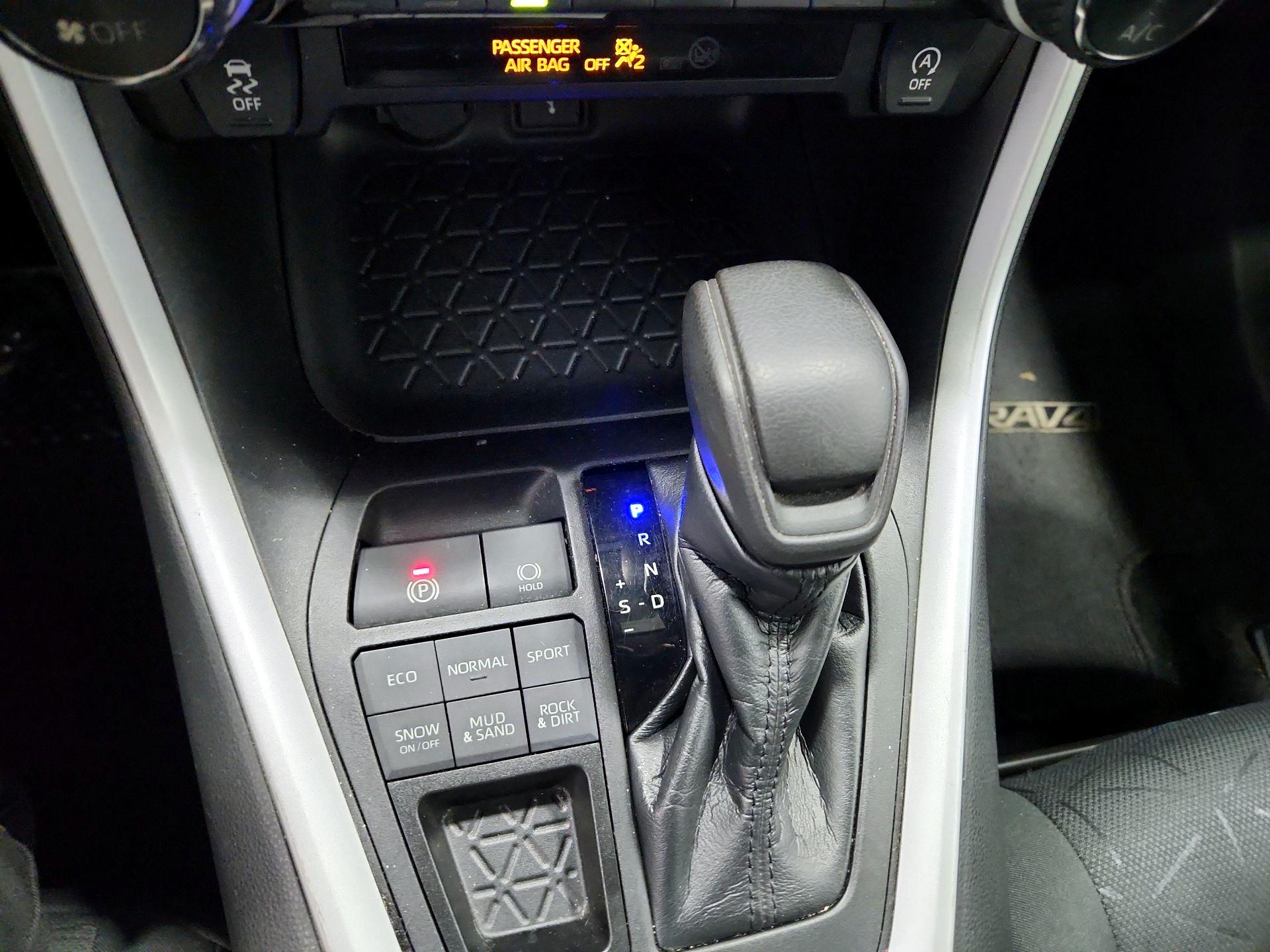 Thumbnail: 2021 Toyota RAV4 - 17