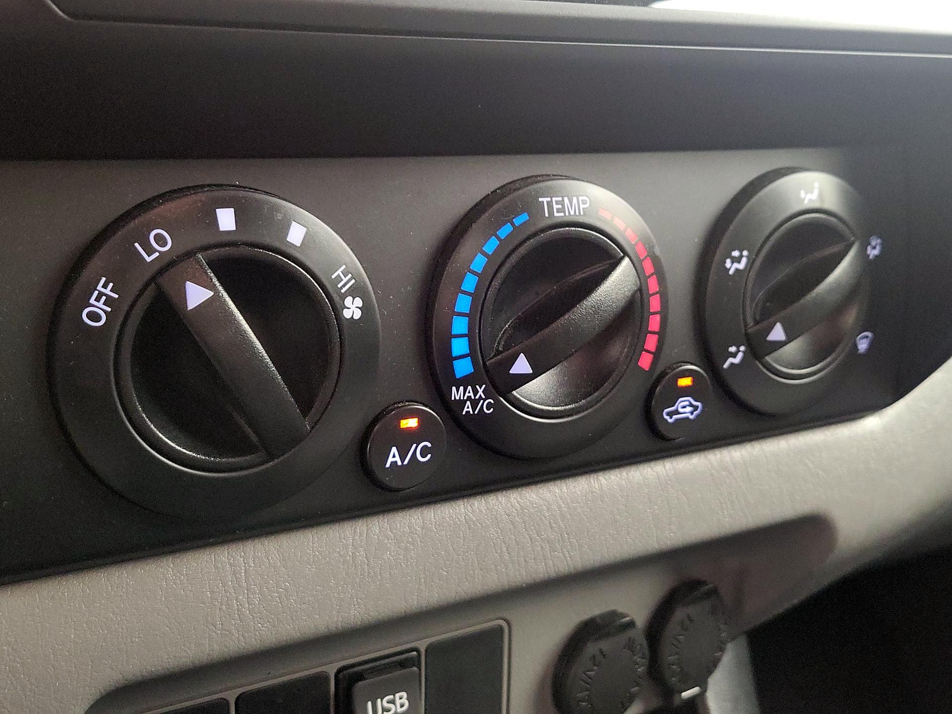 Thumbnail: 2014 Toyota Tacoma - 15