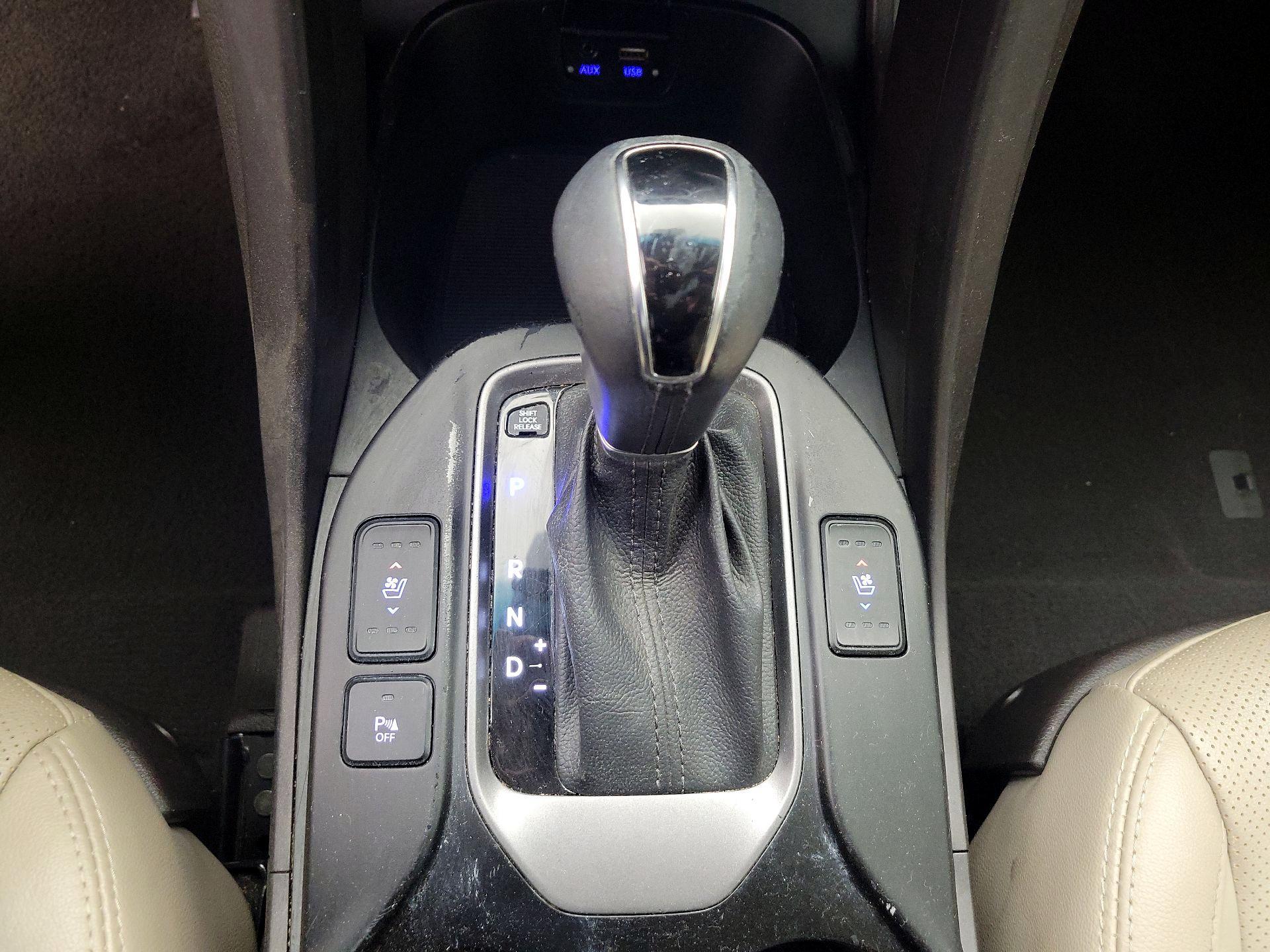 Thumbnail: 2016 Hyundai Santa Fe - 18