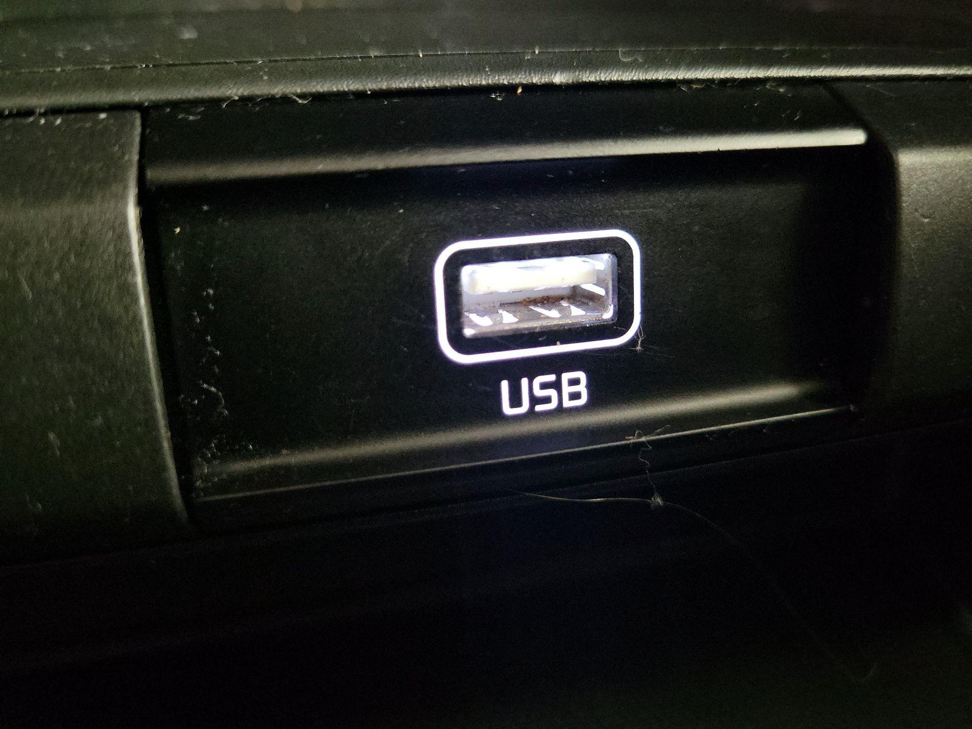 Thumbnail: 2020 Kia Telluride - 18