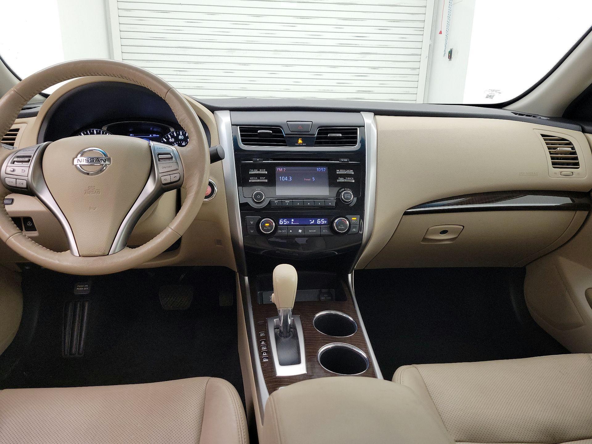 Thumbnail: 2015 Nissan Altima - 9