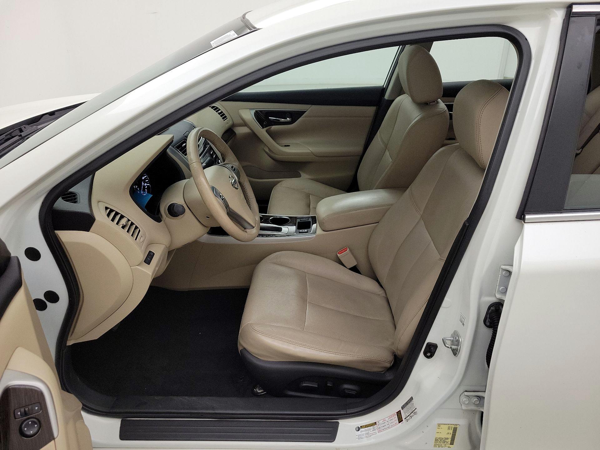 Thumbnail: 2015 Nissan Altima - 11