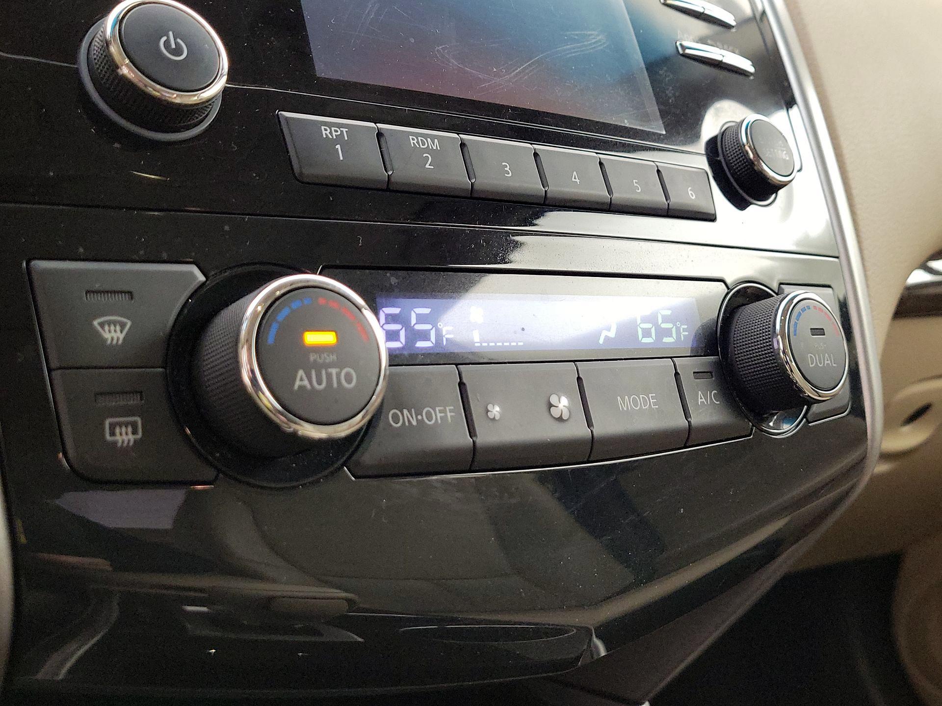 Thumbnail: 2015 Nissan Altima - 16