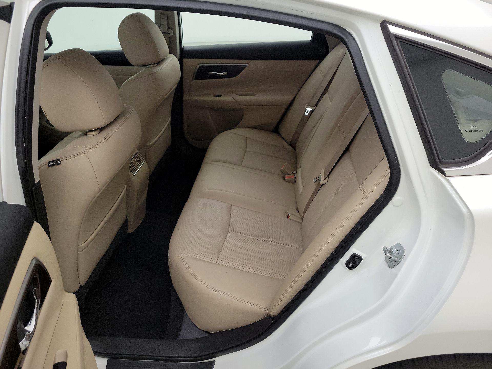 Thumbnail: 2015 Nissan Altima - 20