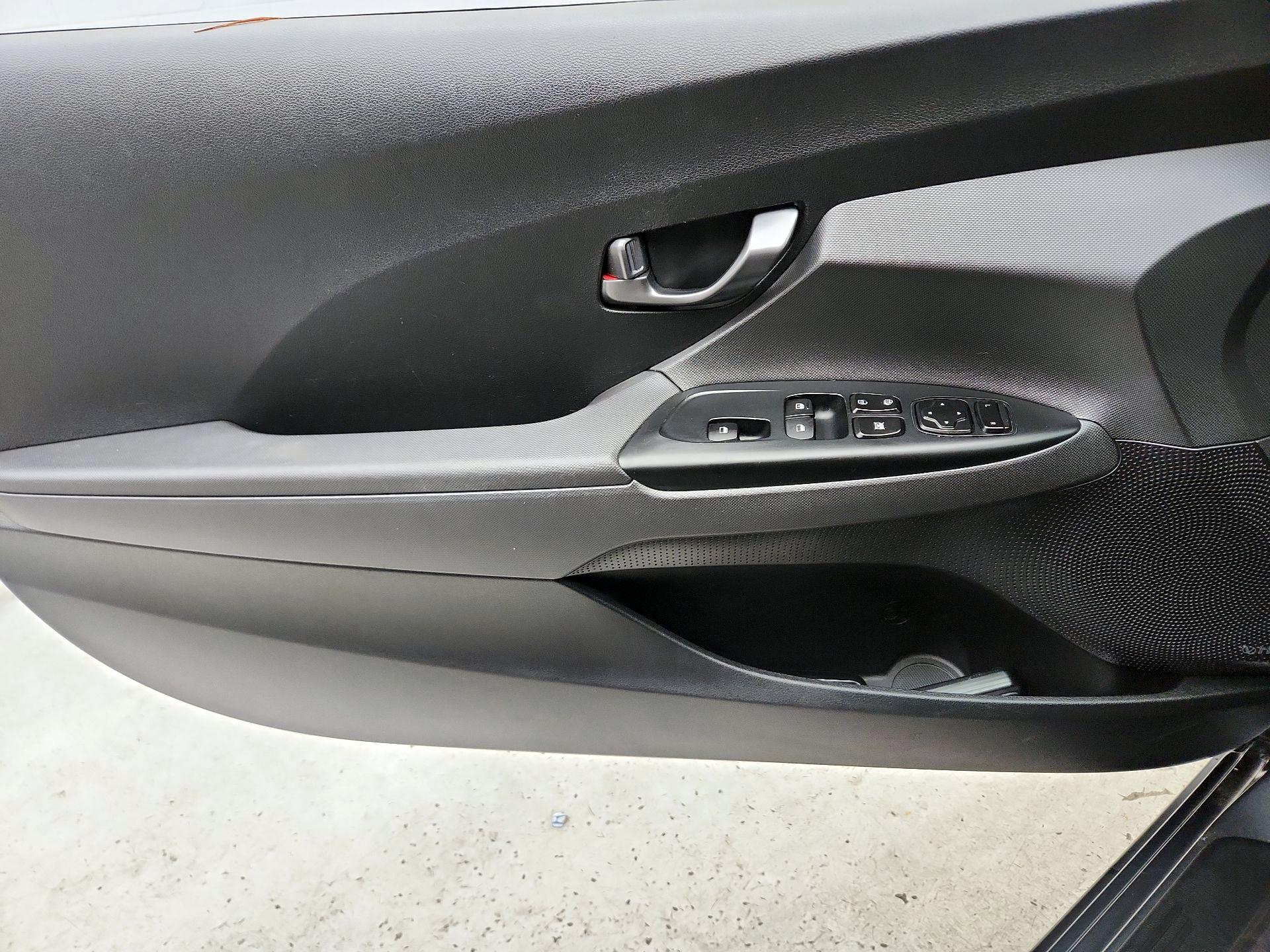 Thumbnail: 2019 Hyundai Veloster - 12