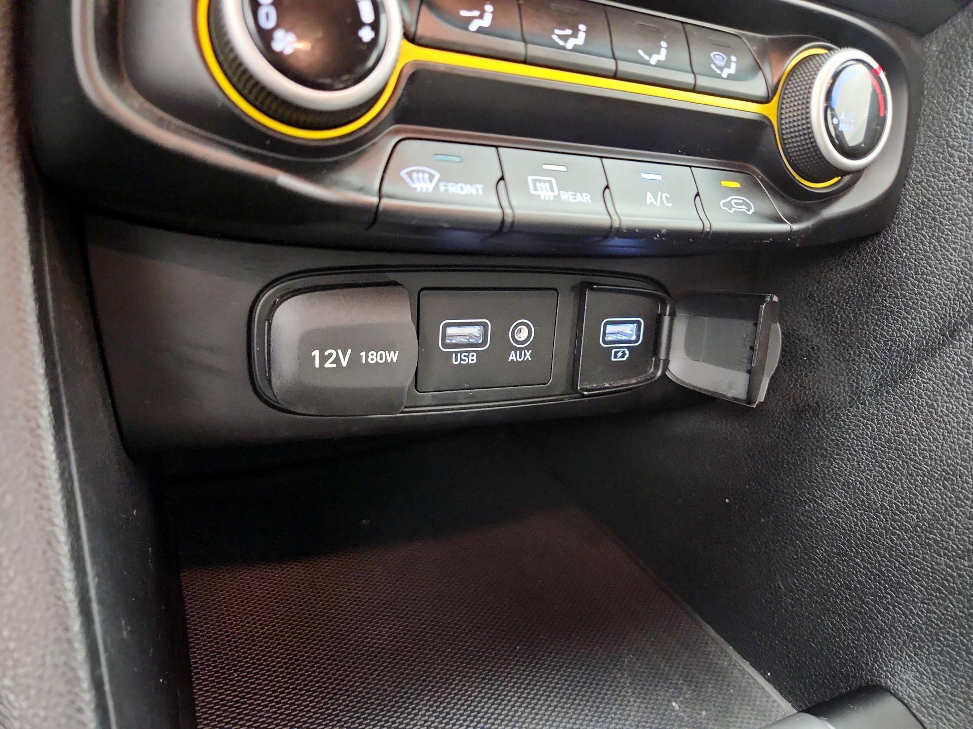 Thumbnail: 2019 Hyundai Veloster - 18