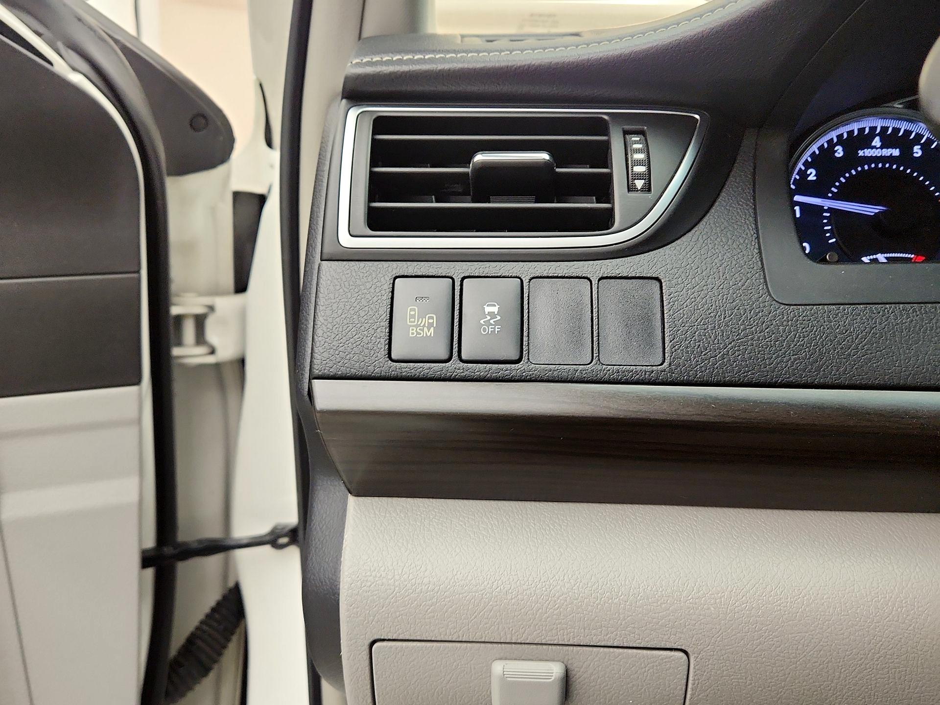 Thumbnail: 2015 Toyota Camry - 13