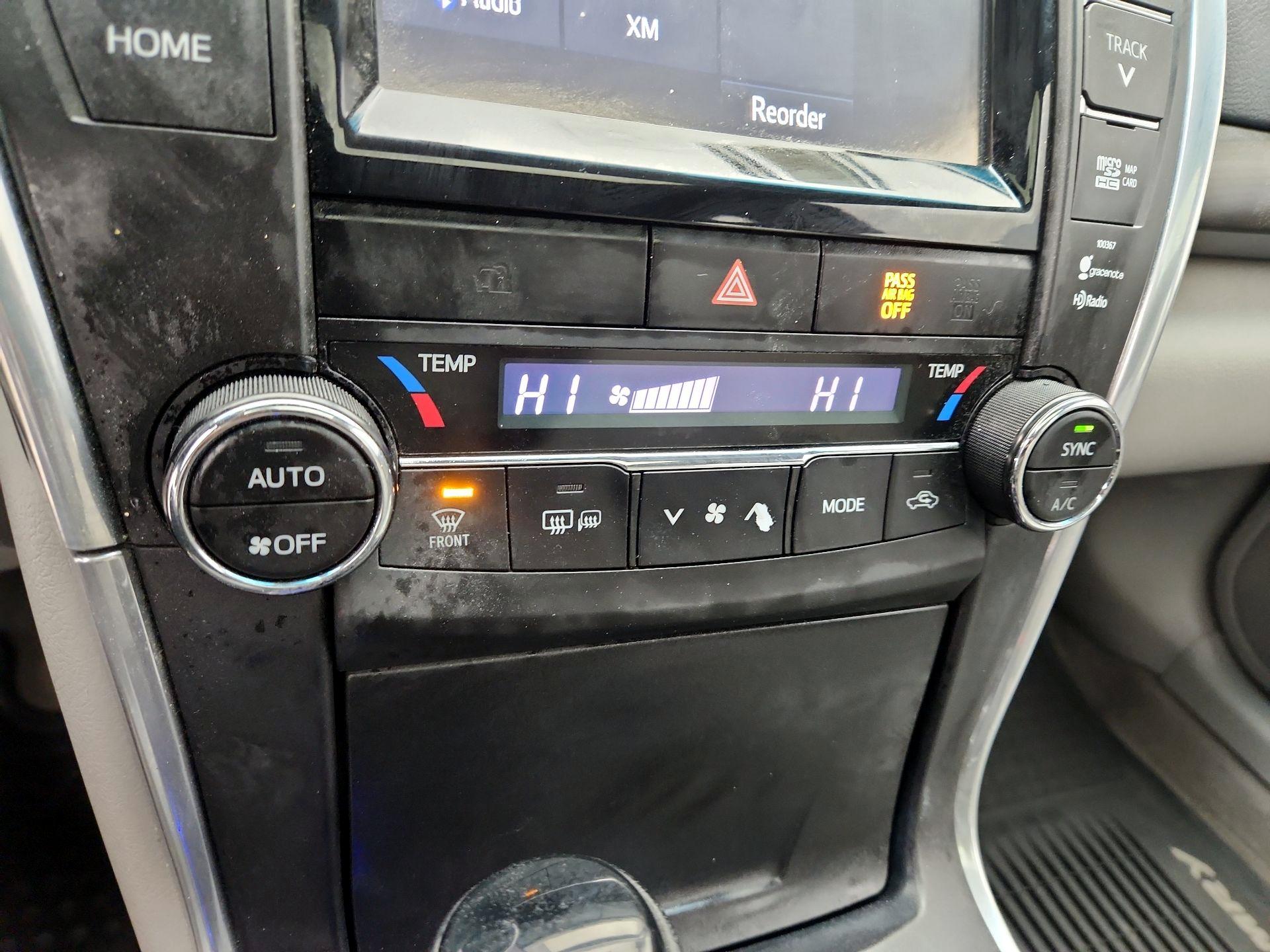 Thumbnail: 2015 Toyota Camry - 16