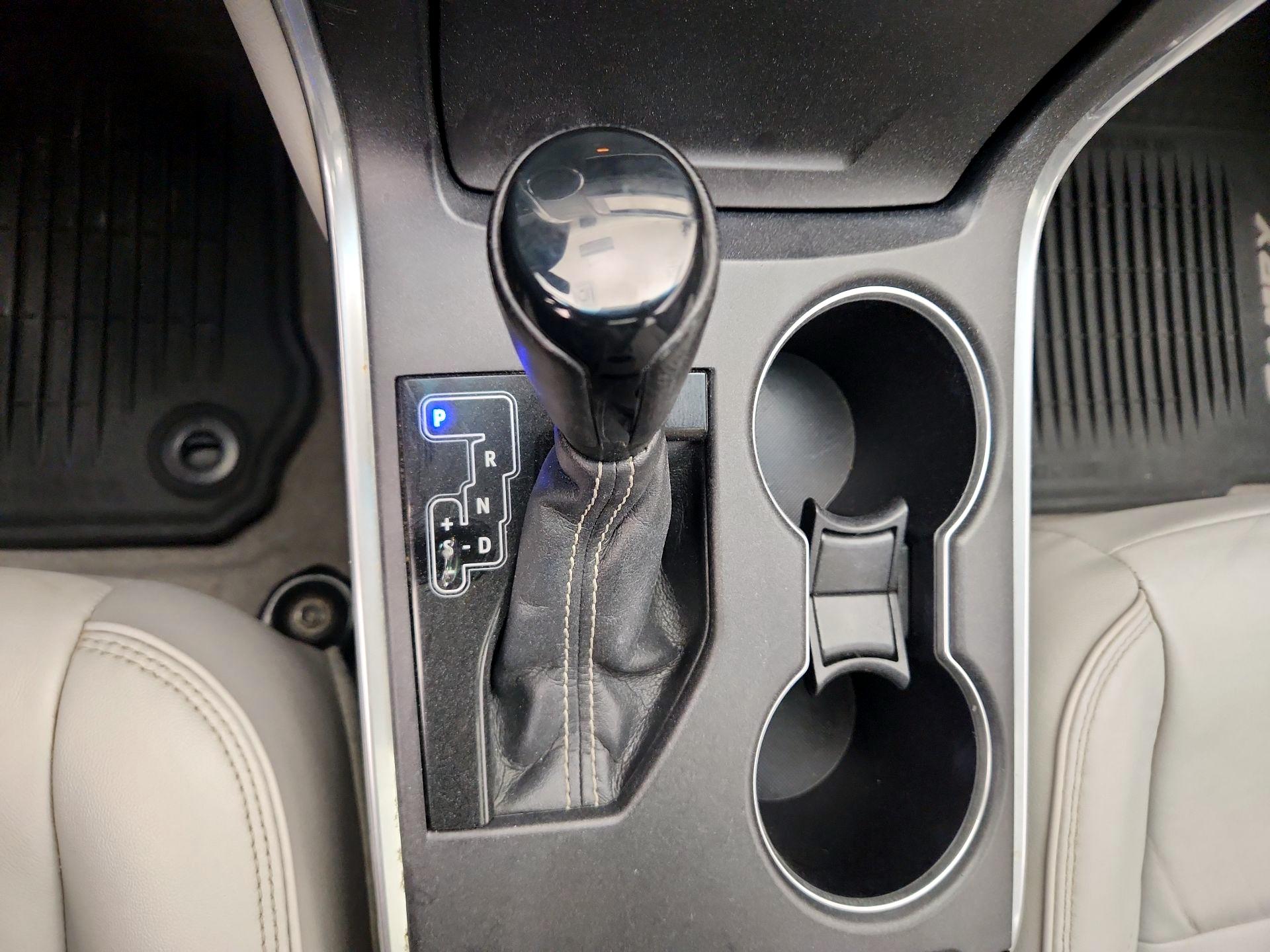 Thumbnail: 2015 Toyota Camry - 17