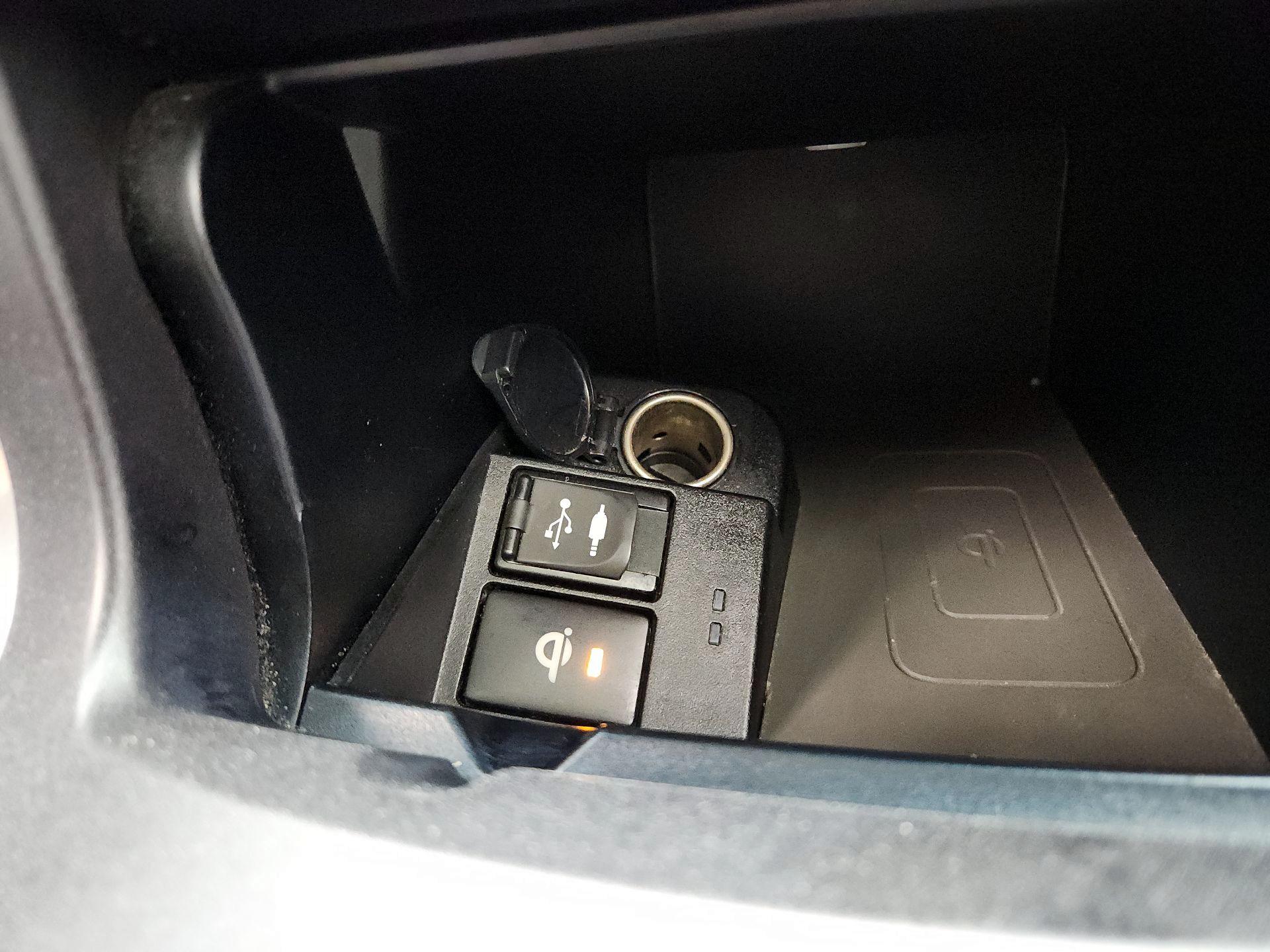 Thumbnail: 2015 Toyota Camry - 18