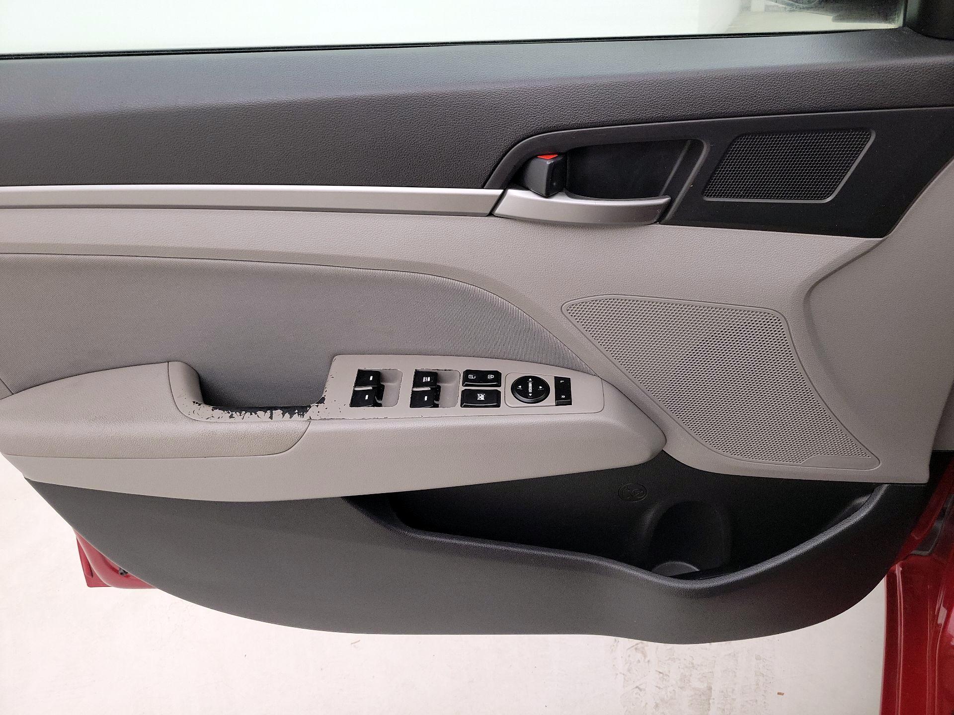 Thumbnail: 2017 Hyundai Elantra - 12