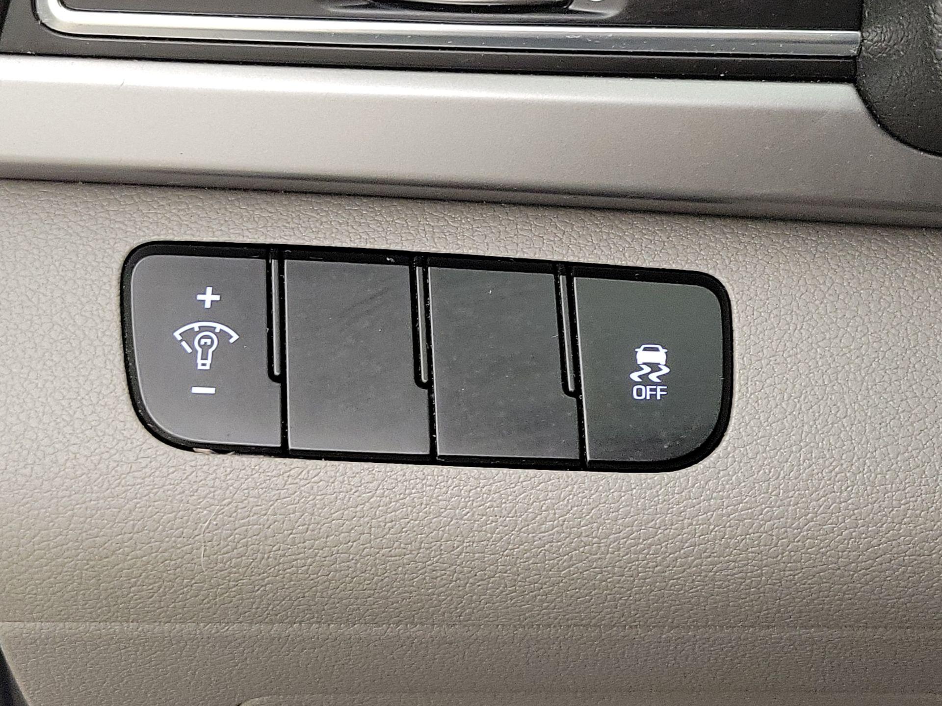 Thumbnail: 2017 Hyundai Elantra - 13