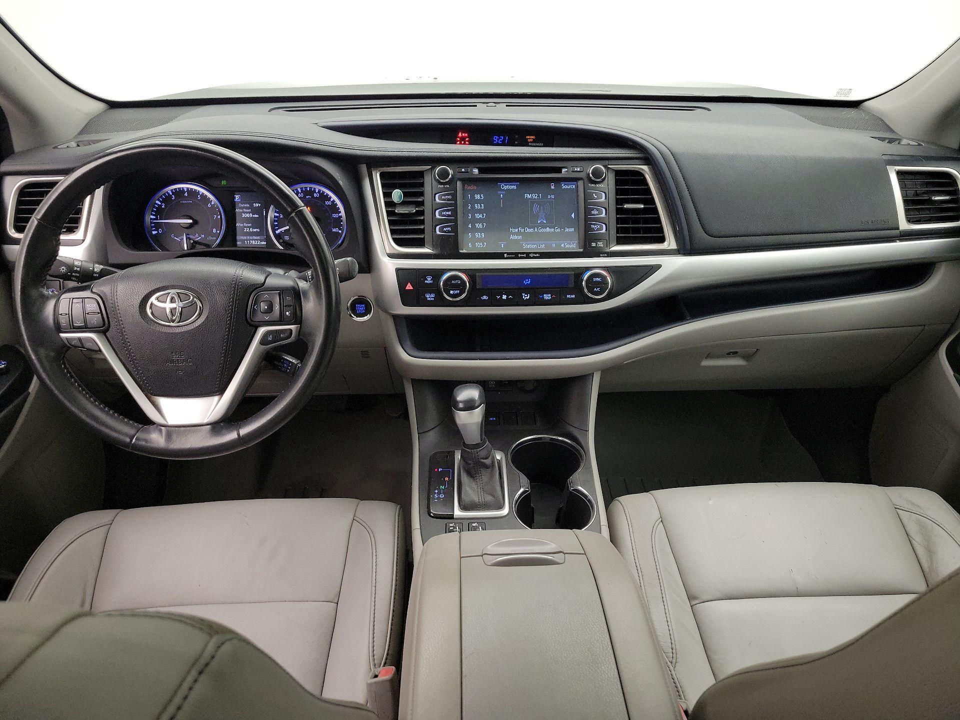 Thumbnail: 2017 Toyota Highlander - 9