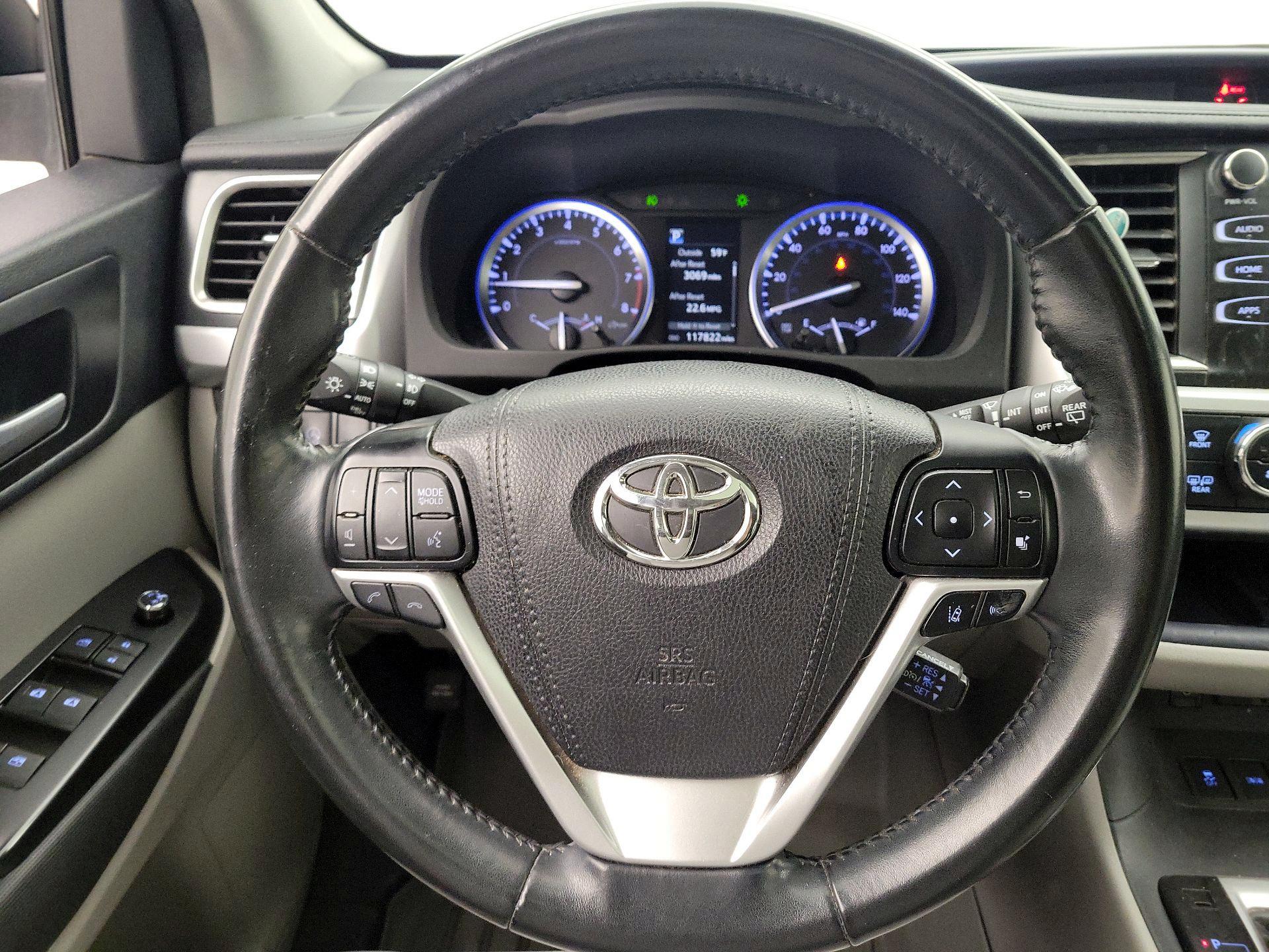 Thumbnail: 2017 Toyota Highlander - 10